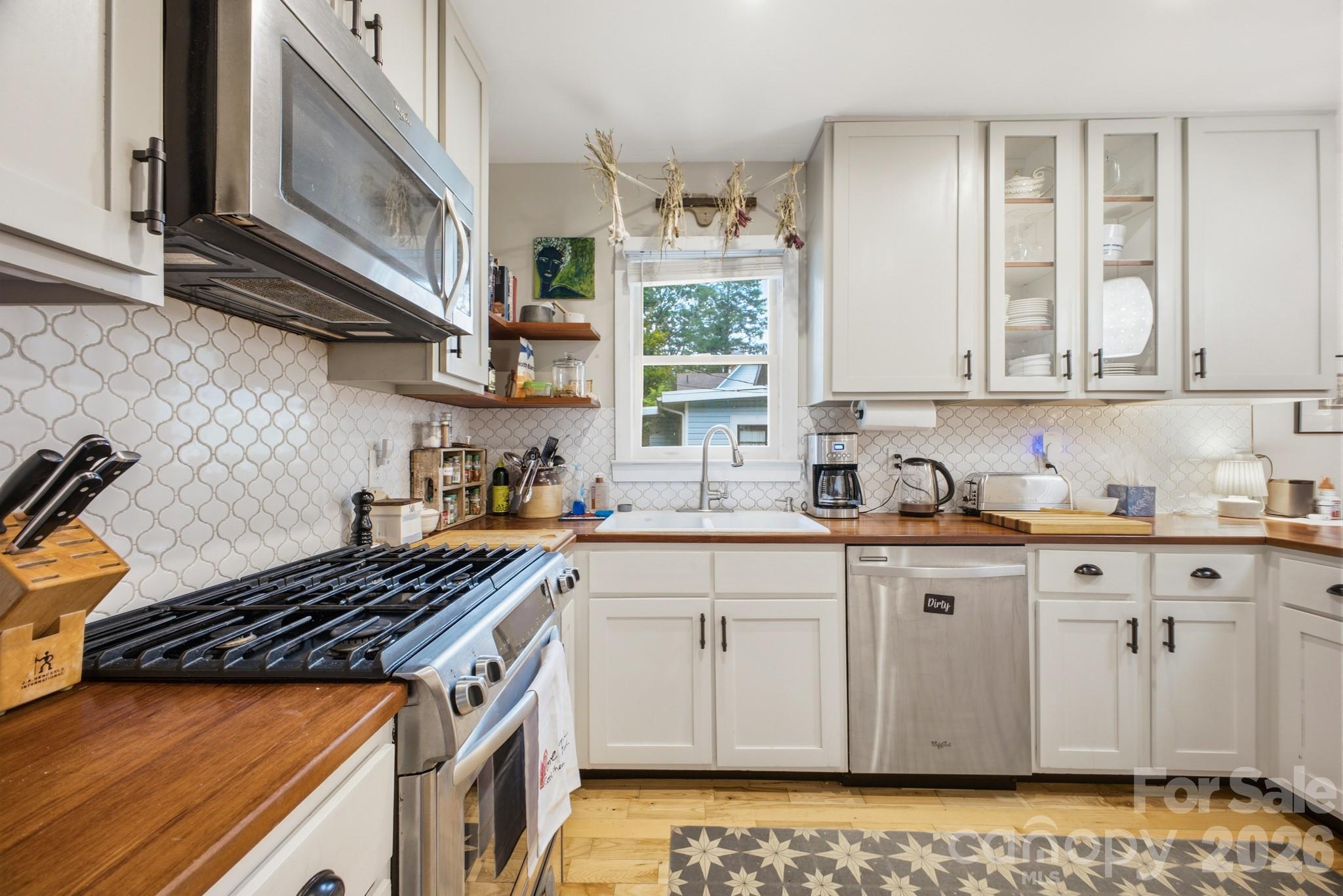 1207 Willow Road — Hendersonville
