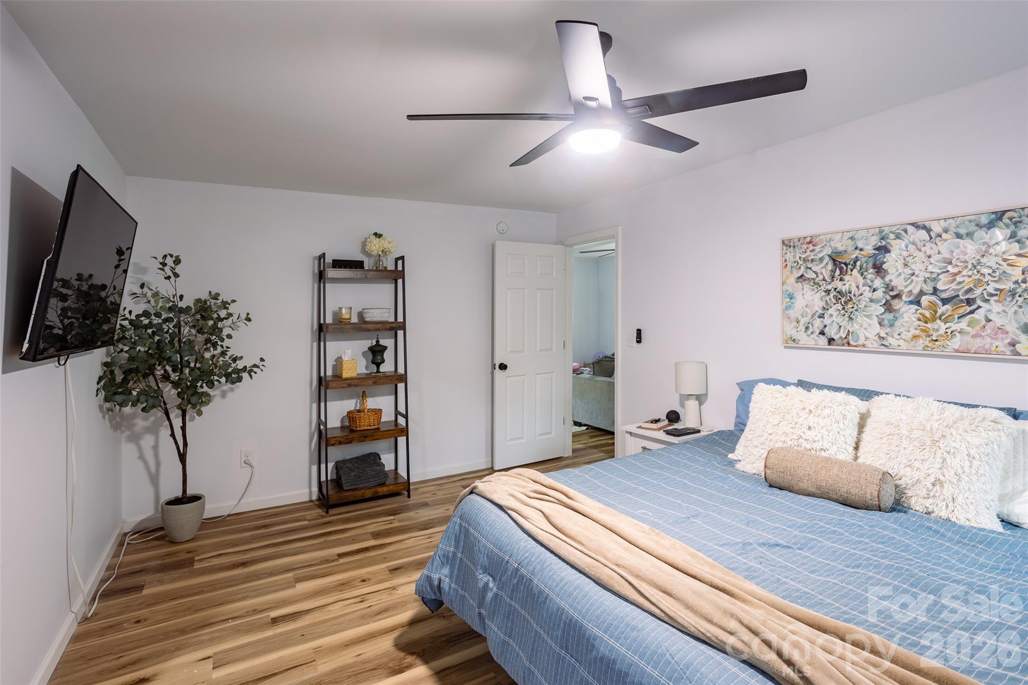 44 LR Smith Avenue — Hendersonville