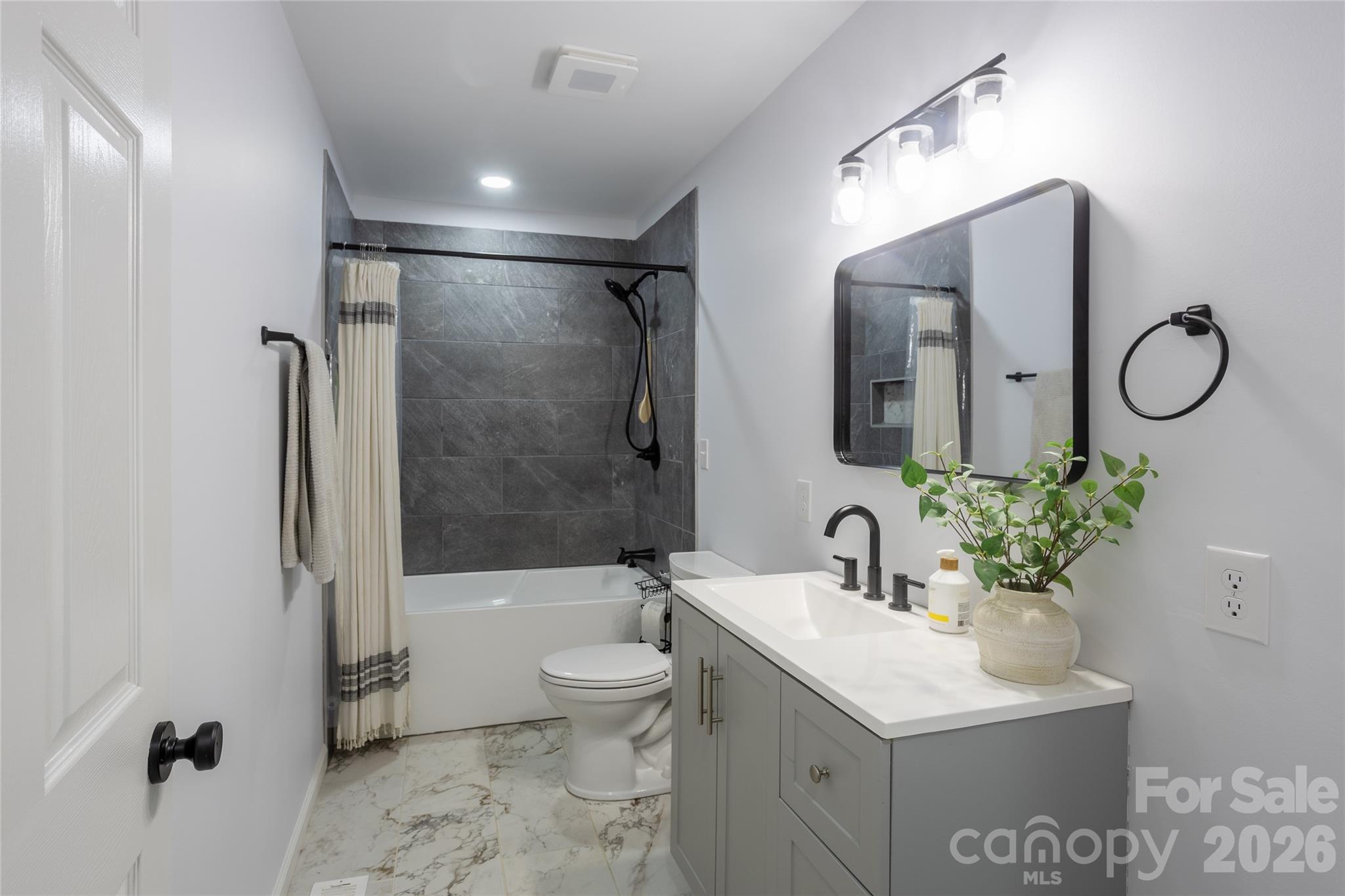 44 LR Smith Avenue — Hendersonville