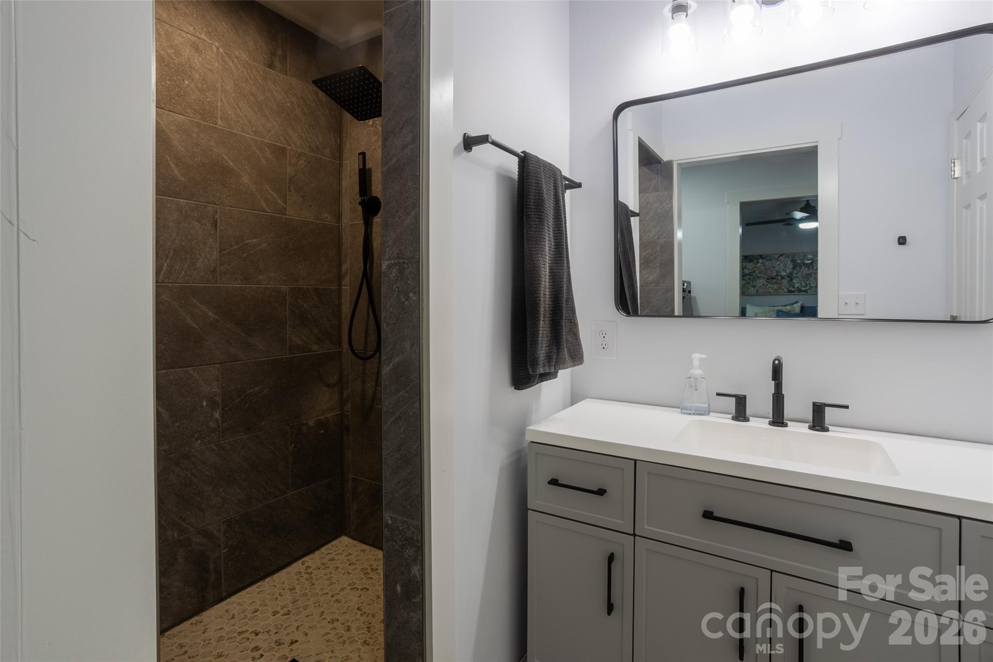 44 LR Smith Avenue — Hendersonville