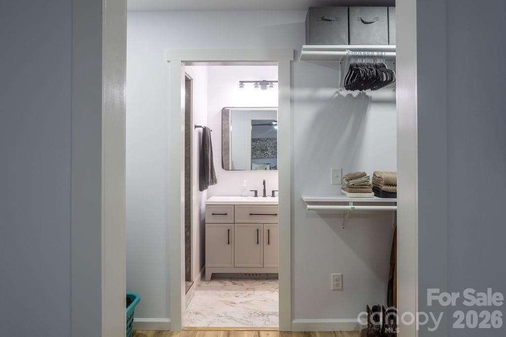 44 LR Smith Avenue — Hendersonville