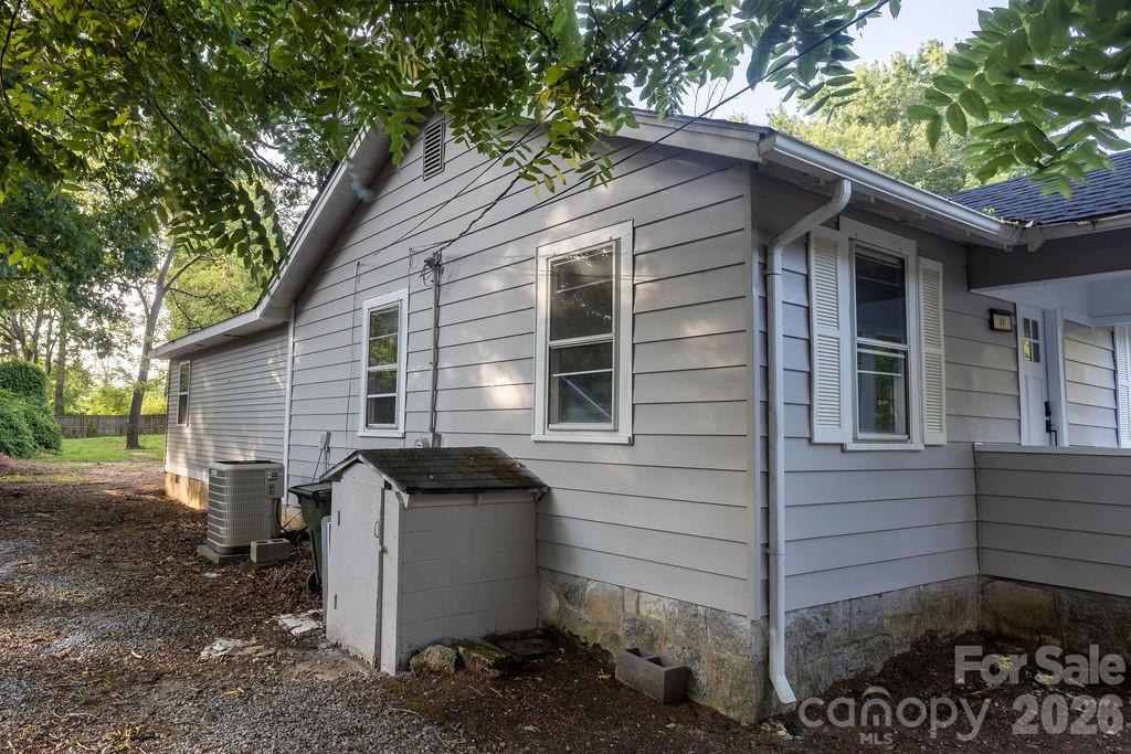 44 LR Smith Avenue — Hendersonville