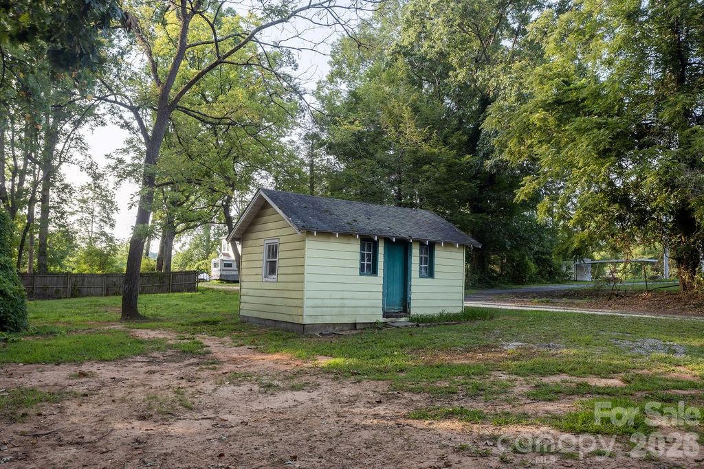 44 LR Smith Avenue — Hendersonville