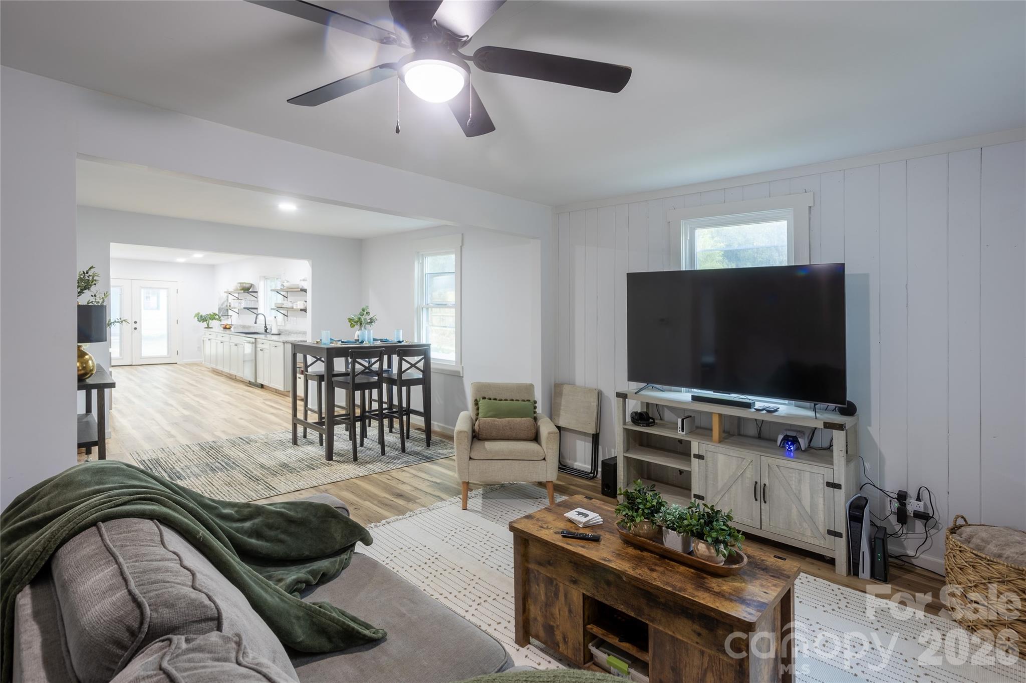 44 LR Smith Avenue — Hendersonville
