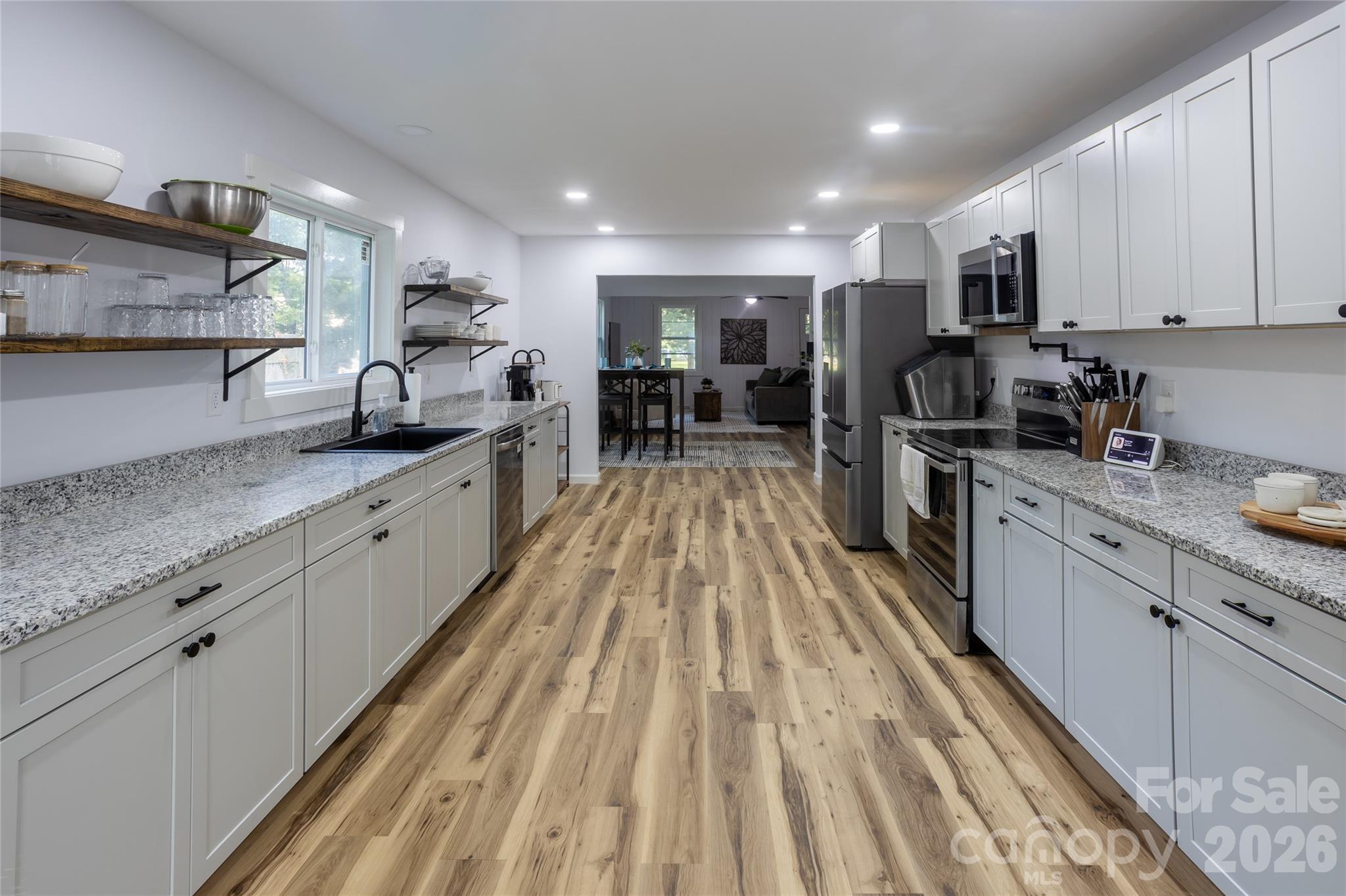 44 LR Smith Avenue — Hendersonville