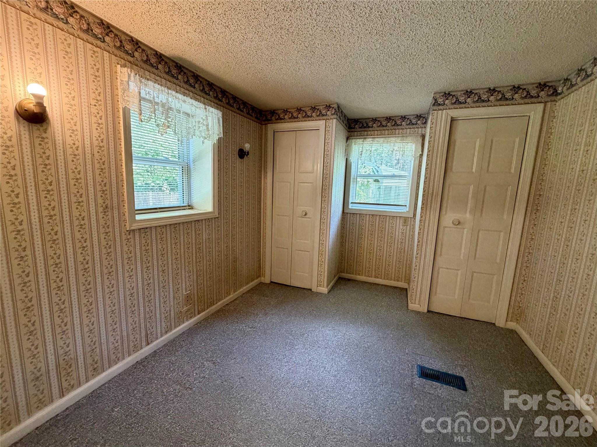5 Dewberry Drive — Hendersonville
