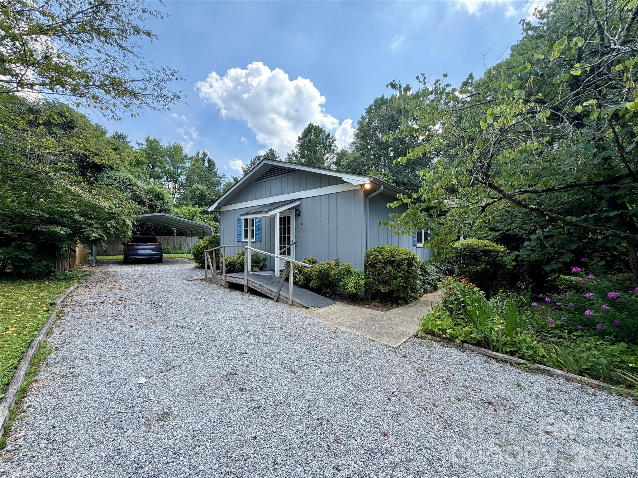 5 Dewberry Drive — Hendersonville