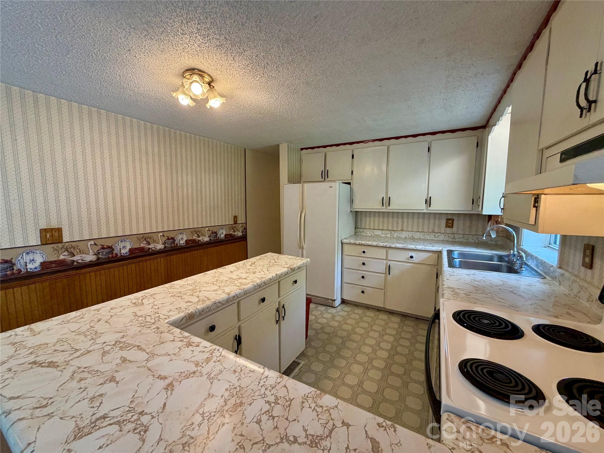 5 Dewberry Drive — Hendersonville