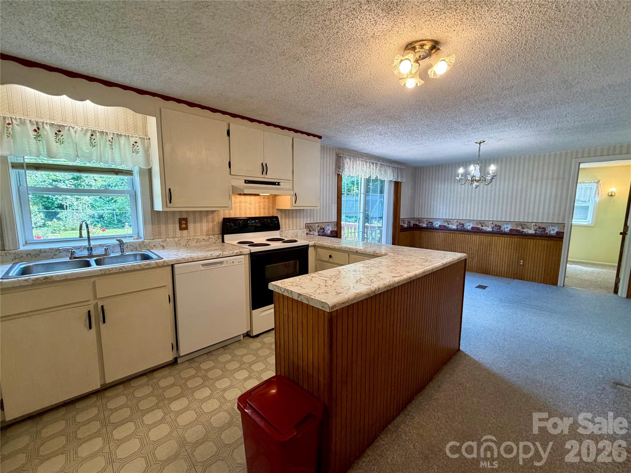 5 Dewberry Drive — Hendersonville