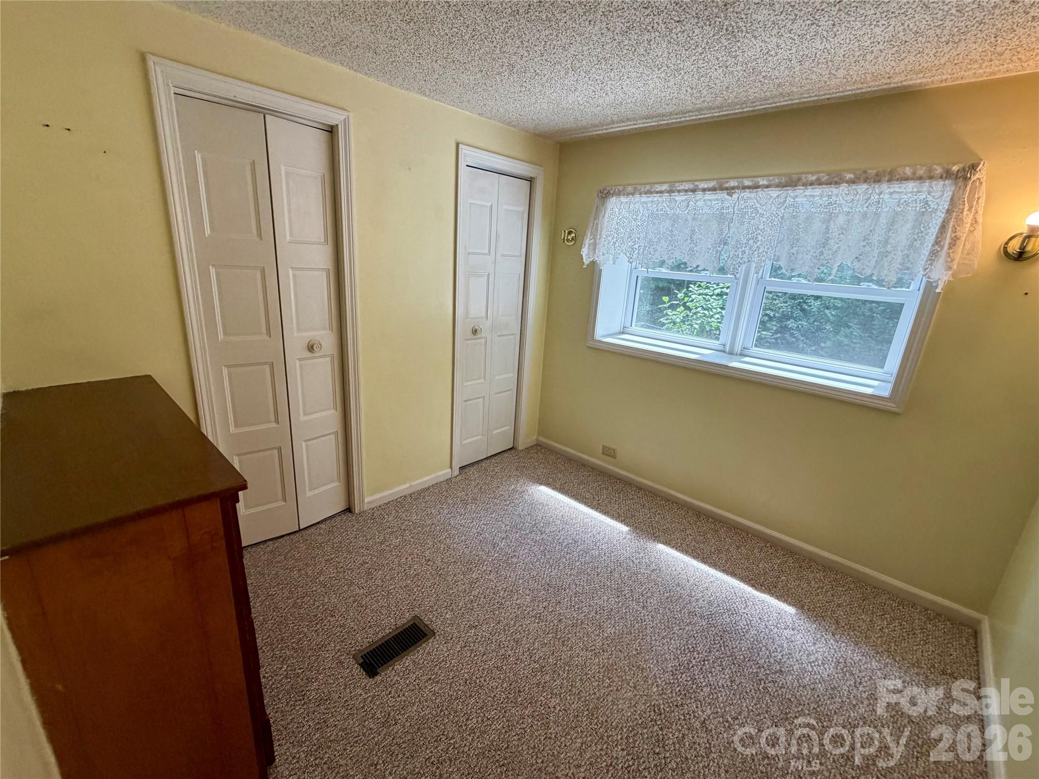 5 Dewberry Drive — Hendersonville