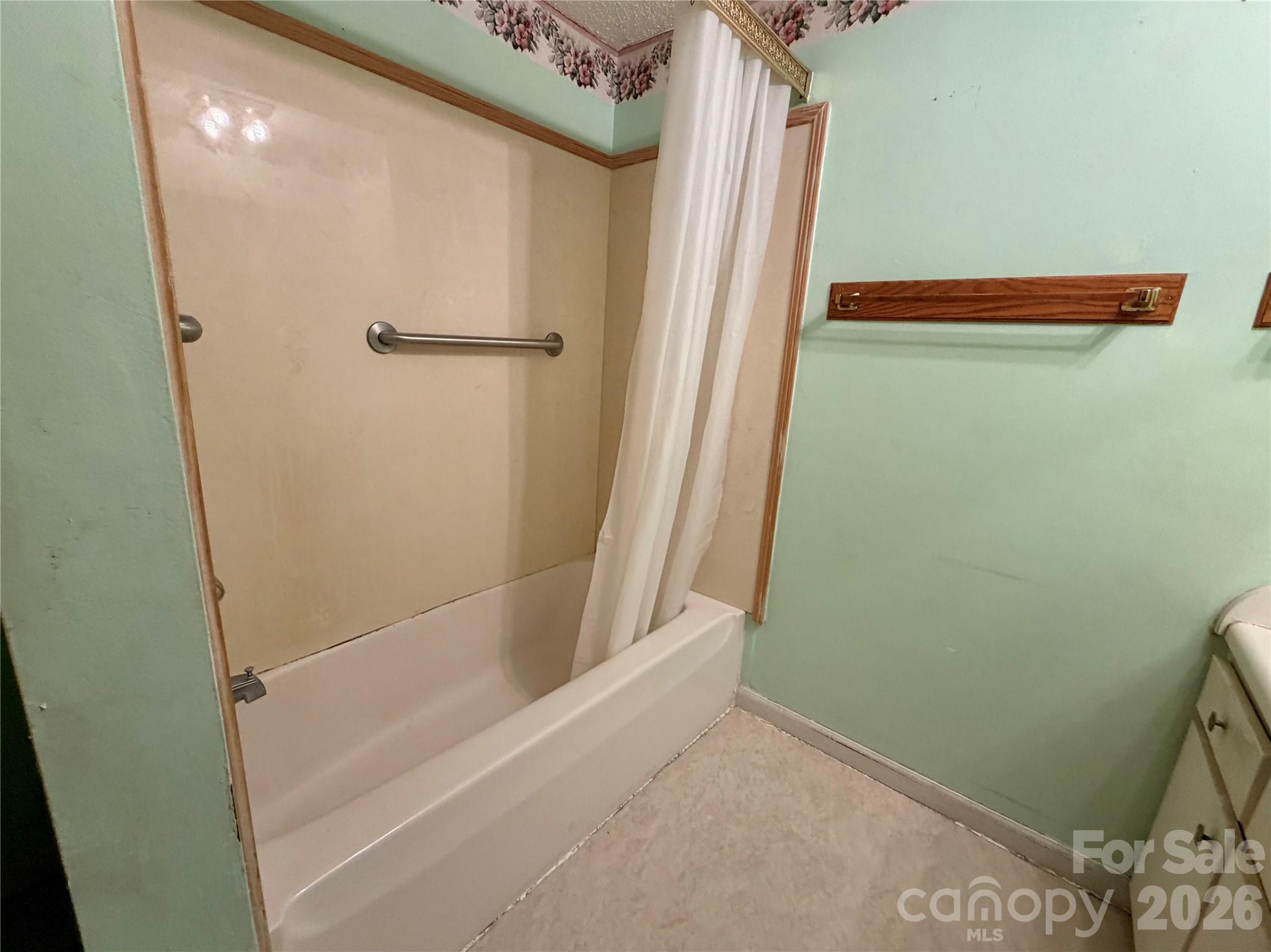 5 Dewberry Drive — Hendersonville