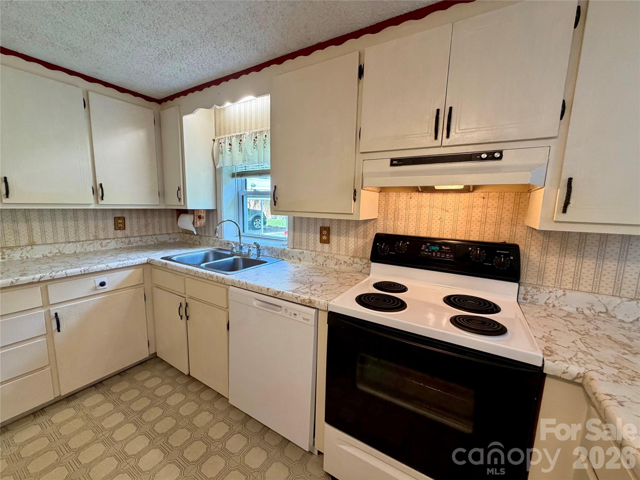 5 Dewberry Drive — Hendersonville
