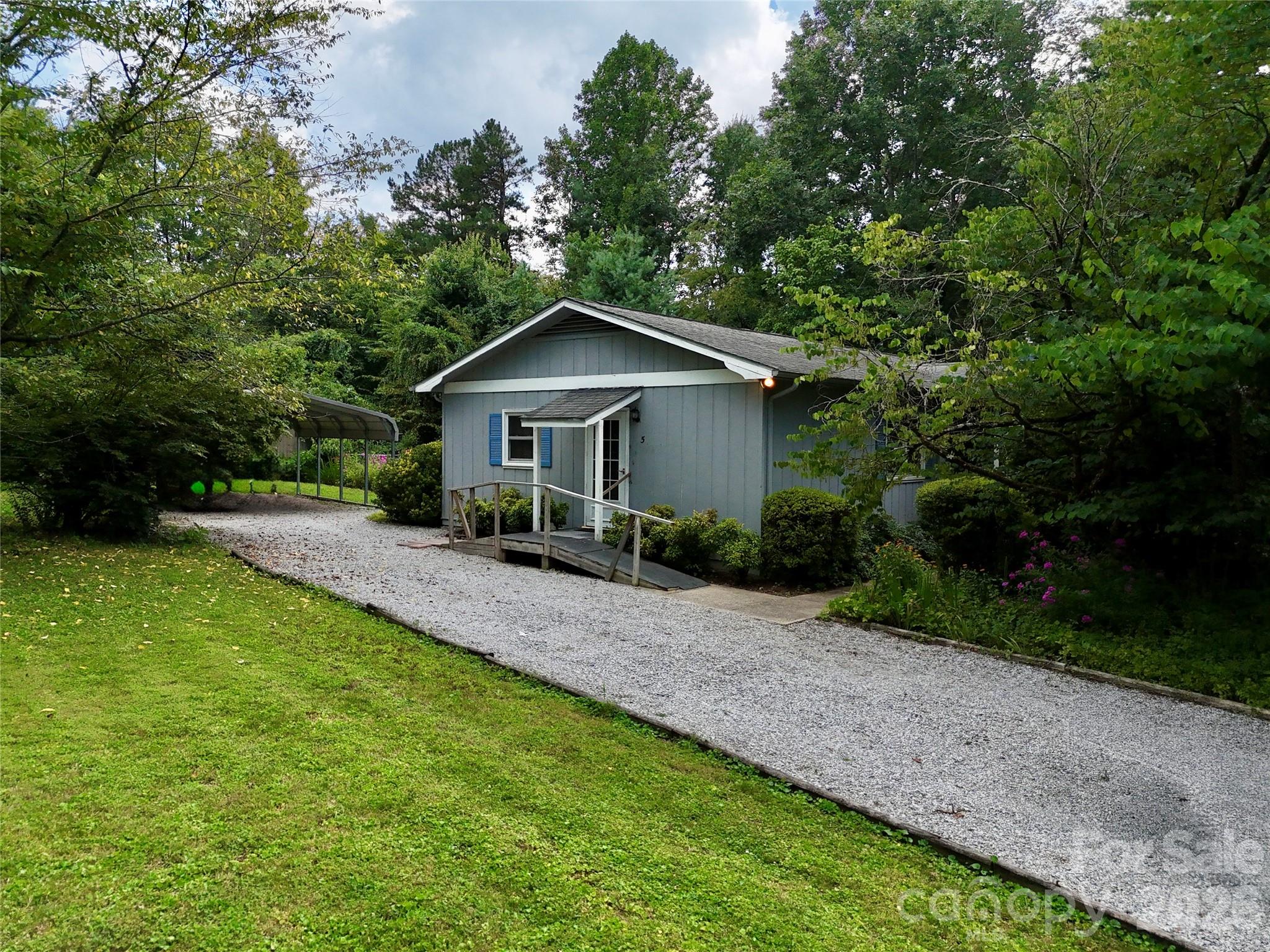 5 Dewberry Drive — Hendersonville