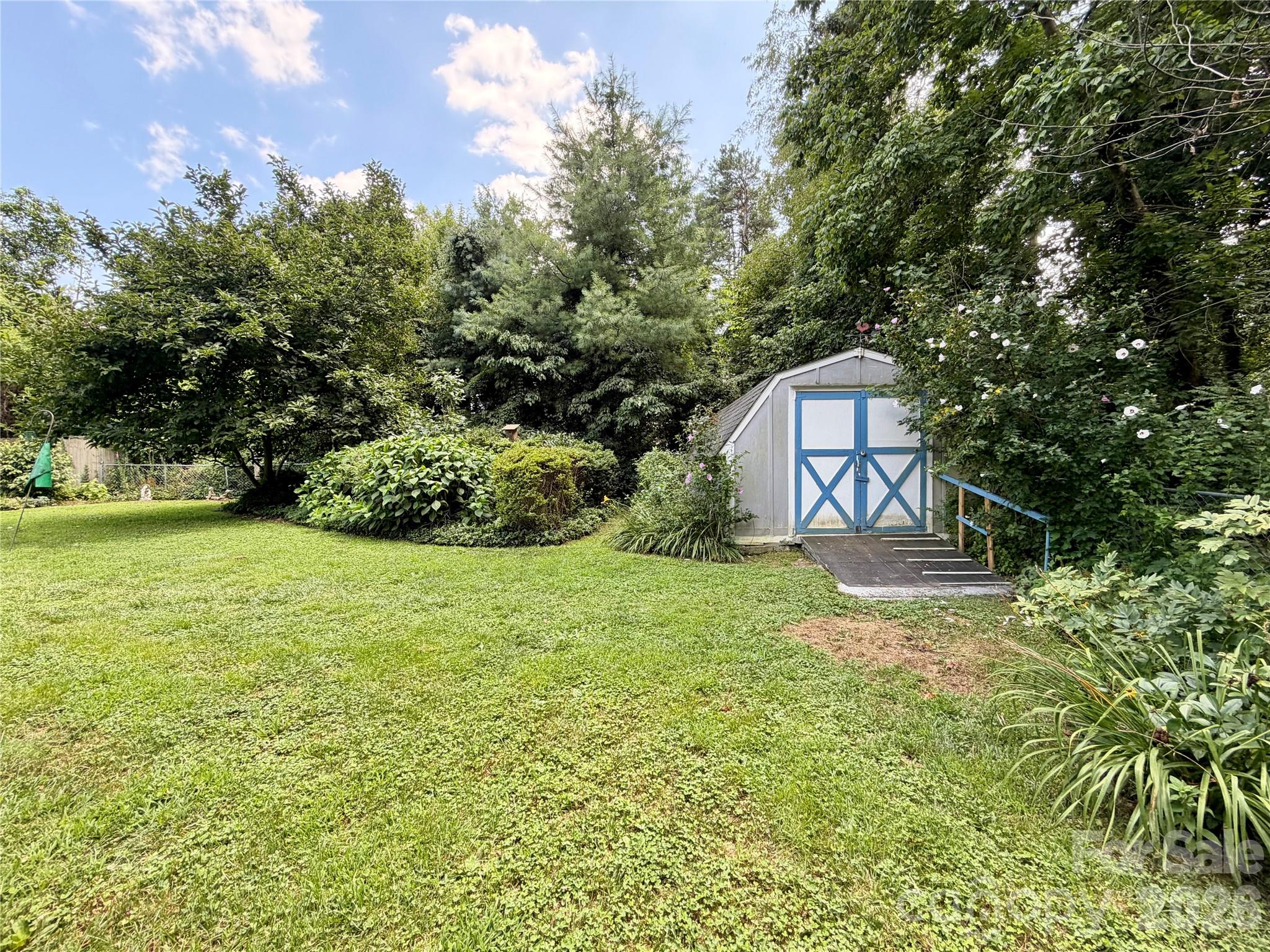 5 Dewberry Drive — Hendersonville