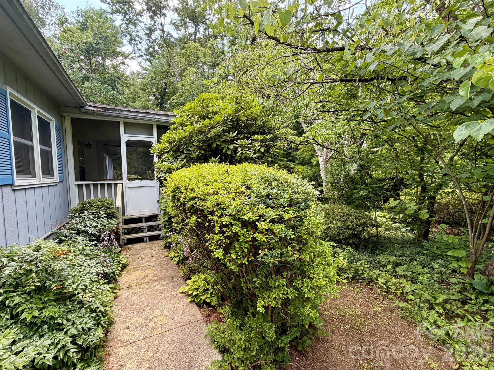 5 Dewberry Drive — Hendersonville
