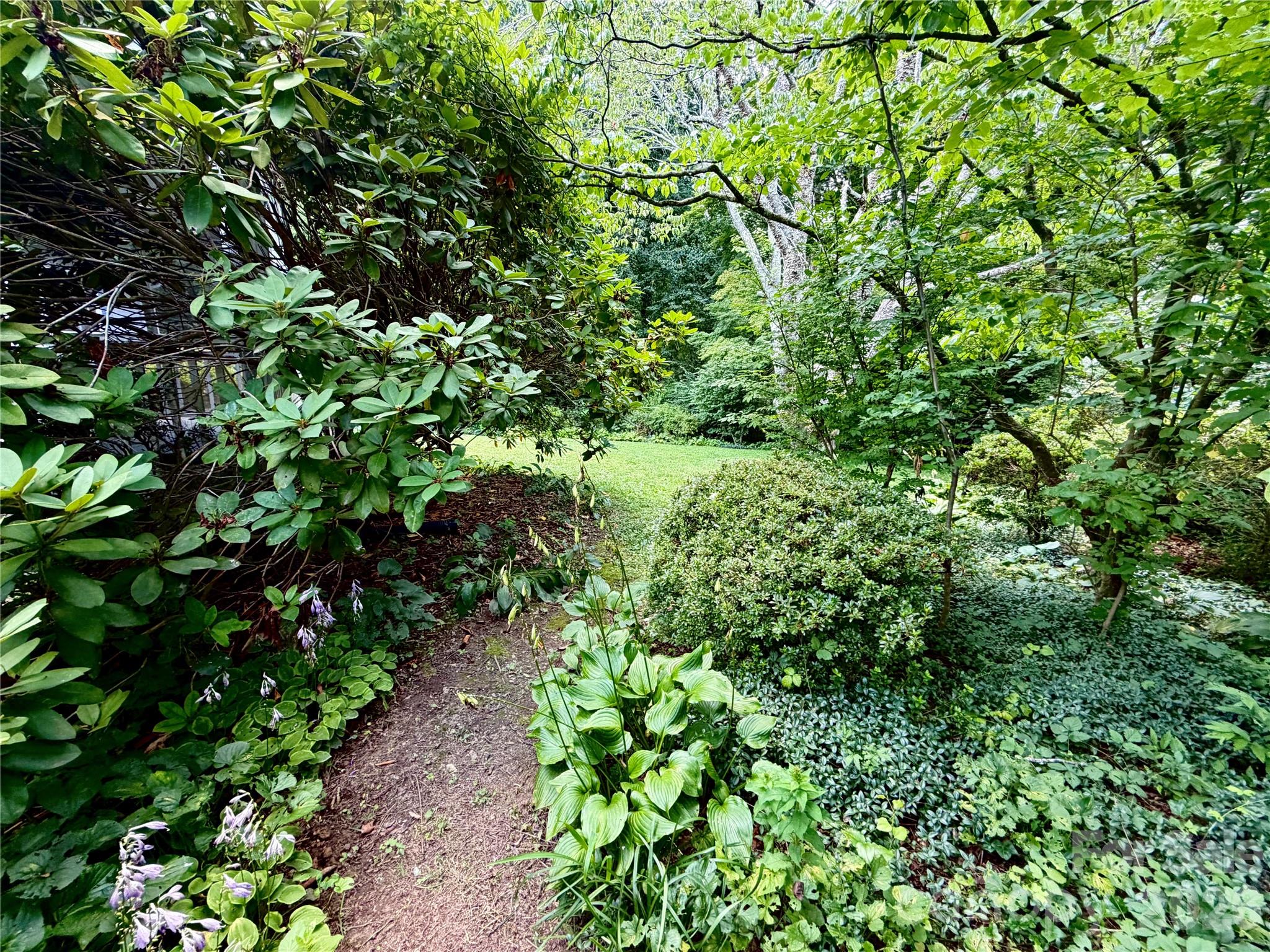 5 Dewberry Drive — Hendersonville