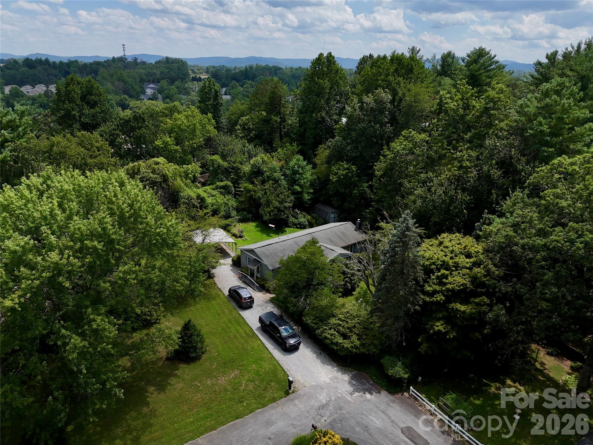5 Dewberry Drive — Hendersonville