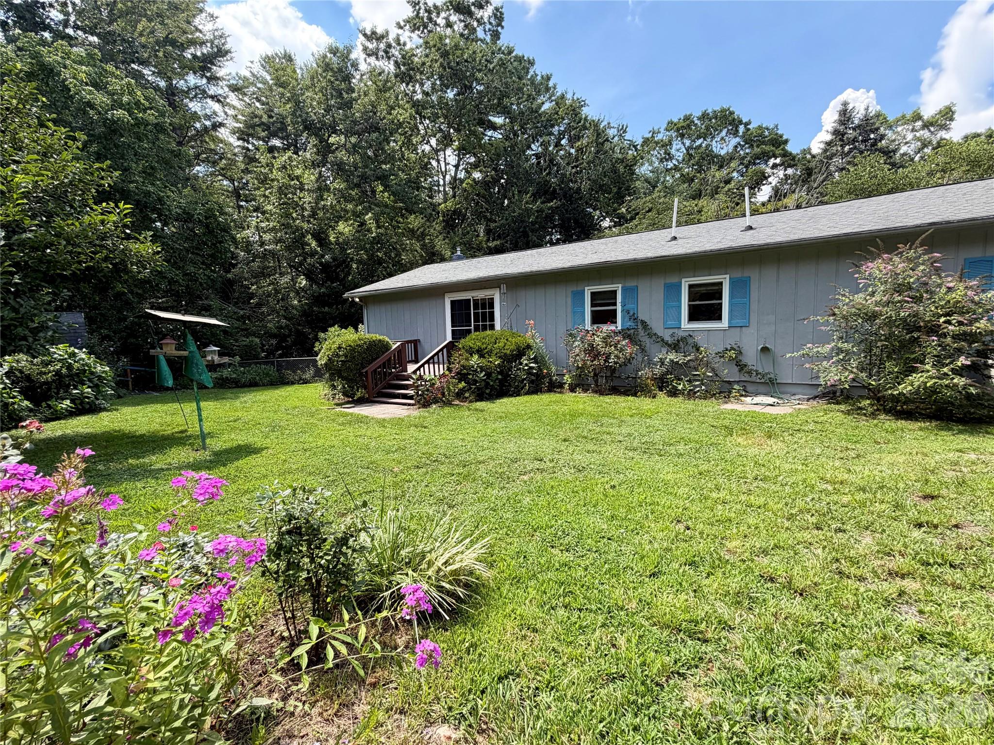 5 Dewberry Drive — Hendersonville