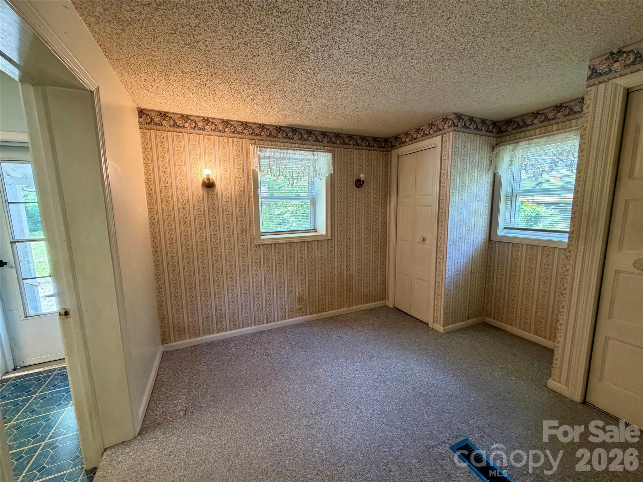5 Dewberry Drive — Hendersonville