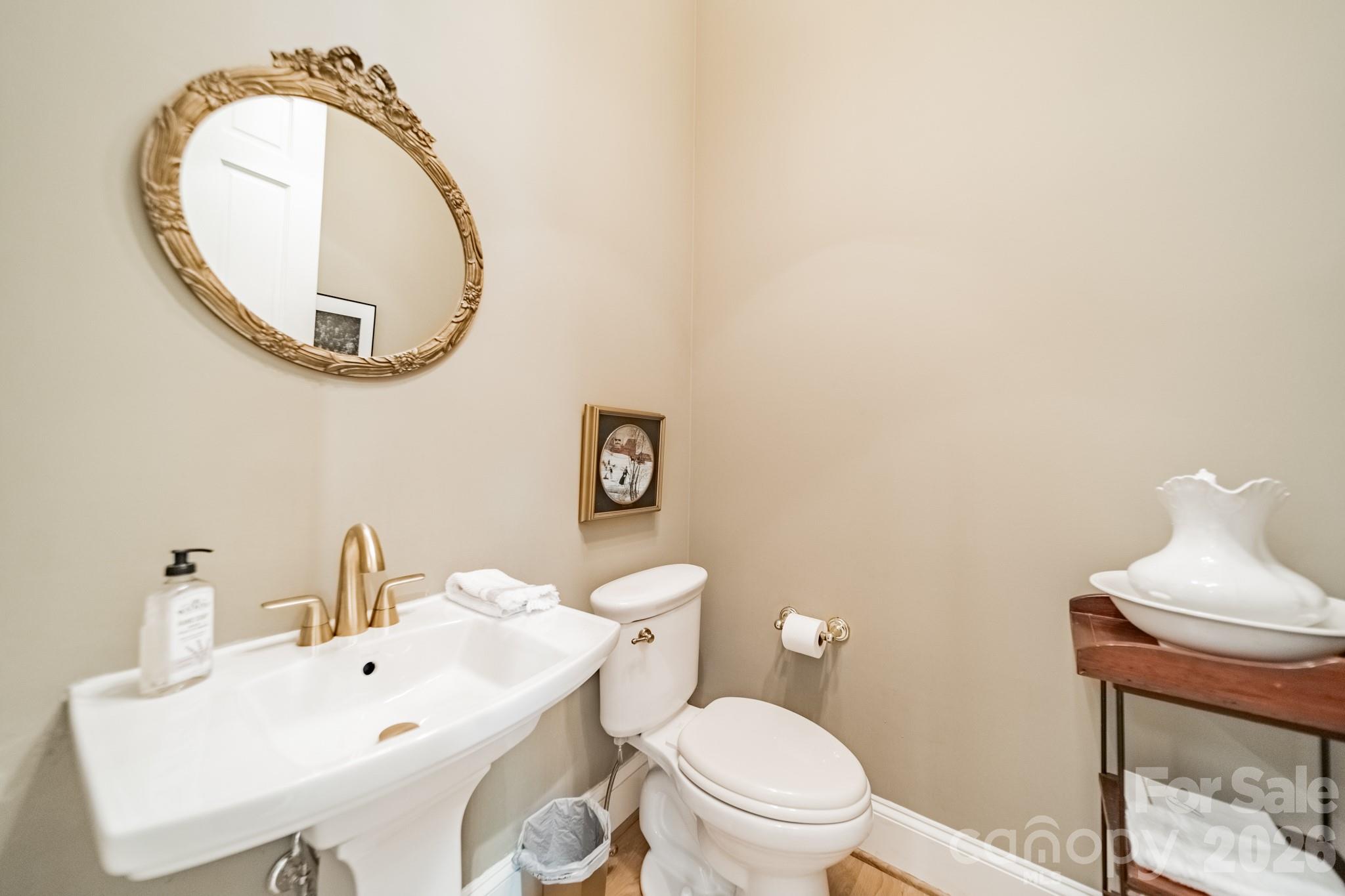 5110 Oxford Crescent Court — Charlotte