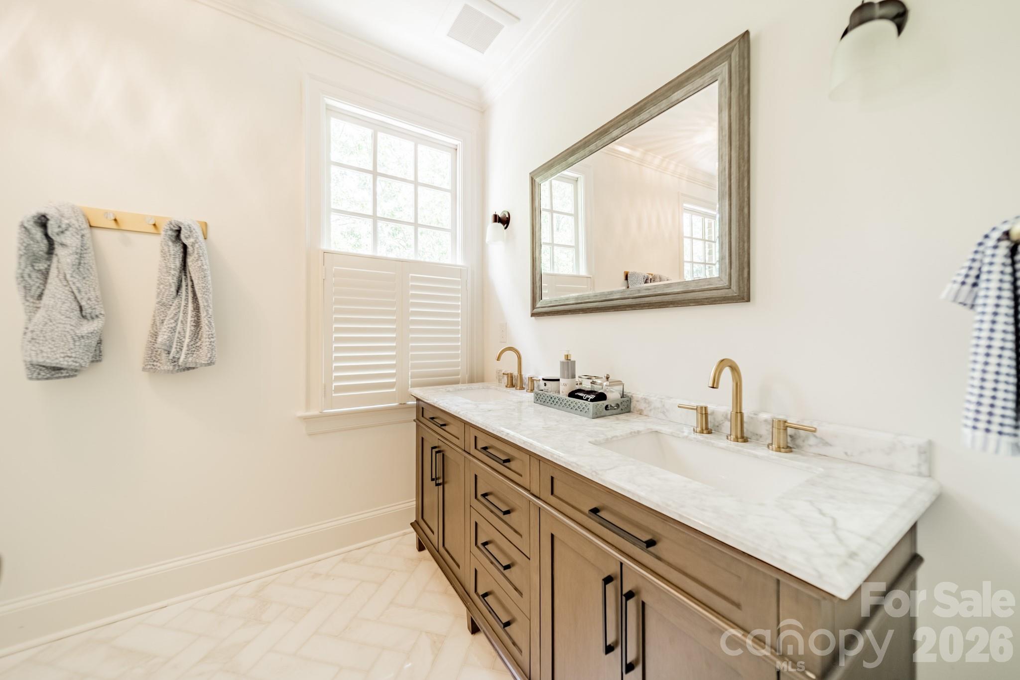 5110 Oxford Crescent Court — Charlotte