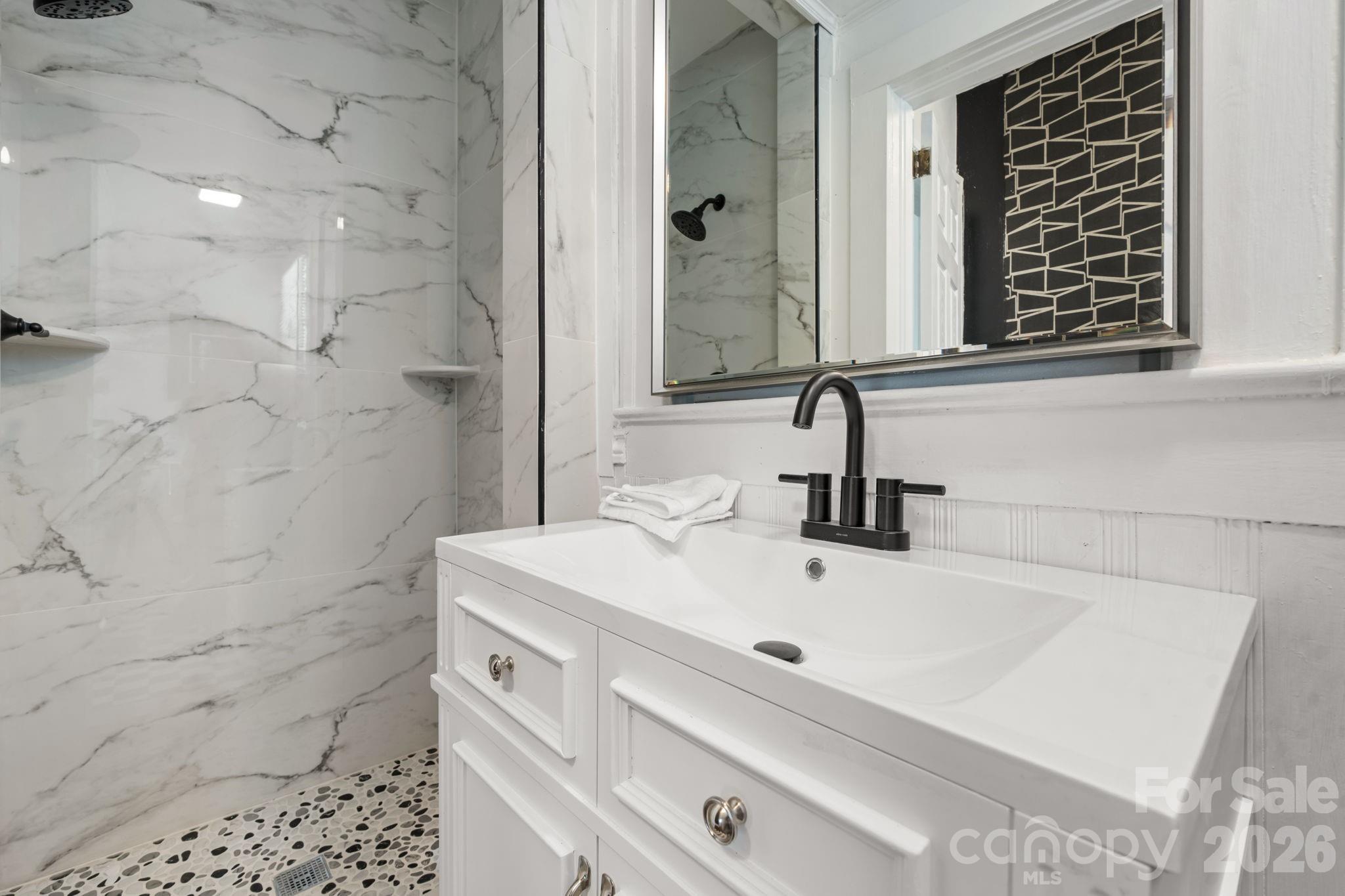 1407 Mimosa Lane NW — Lenoir