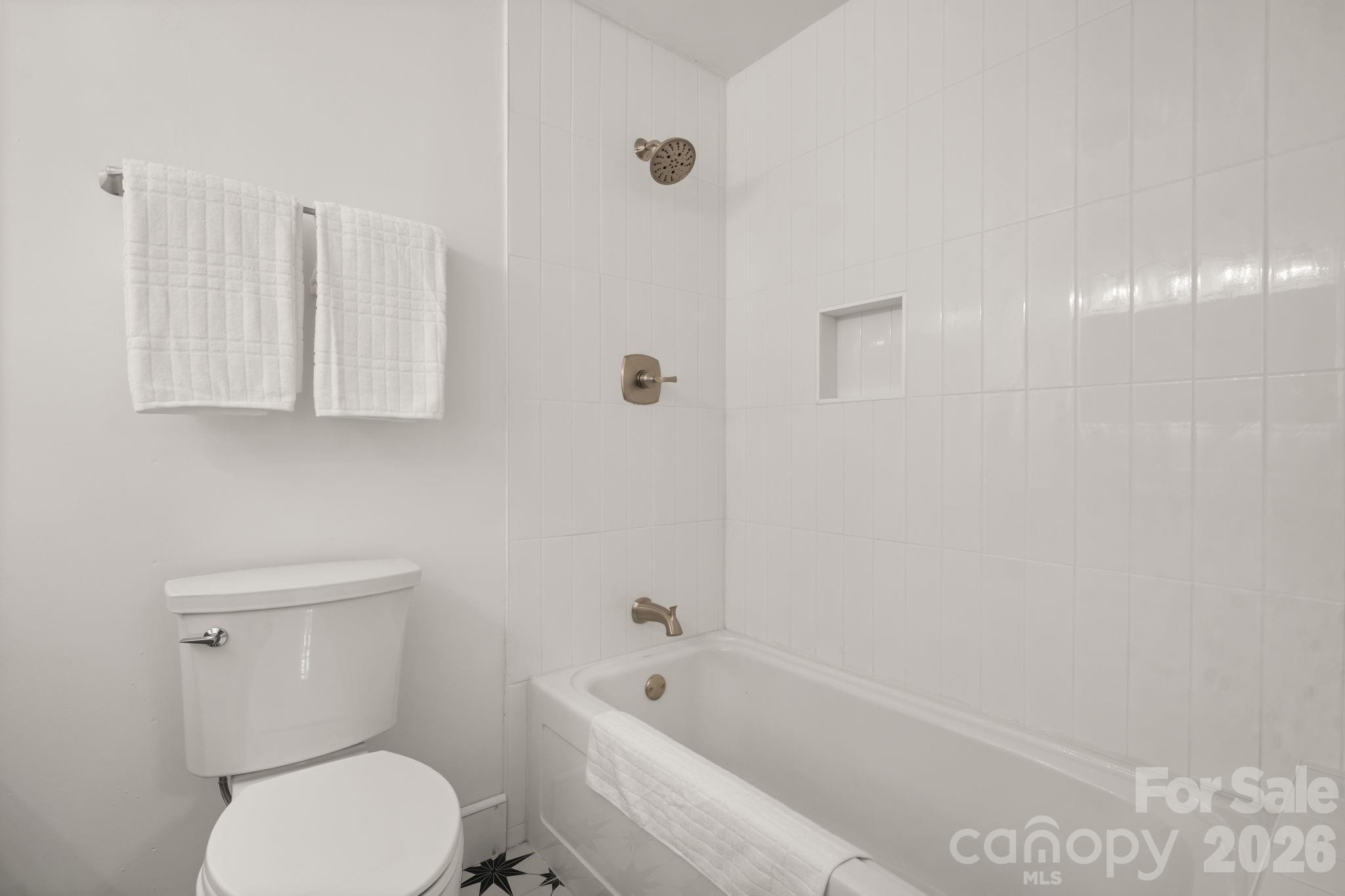 1407 Mimosa Lane NW — Lenoir