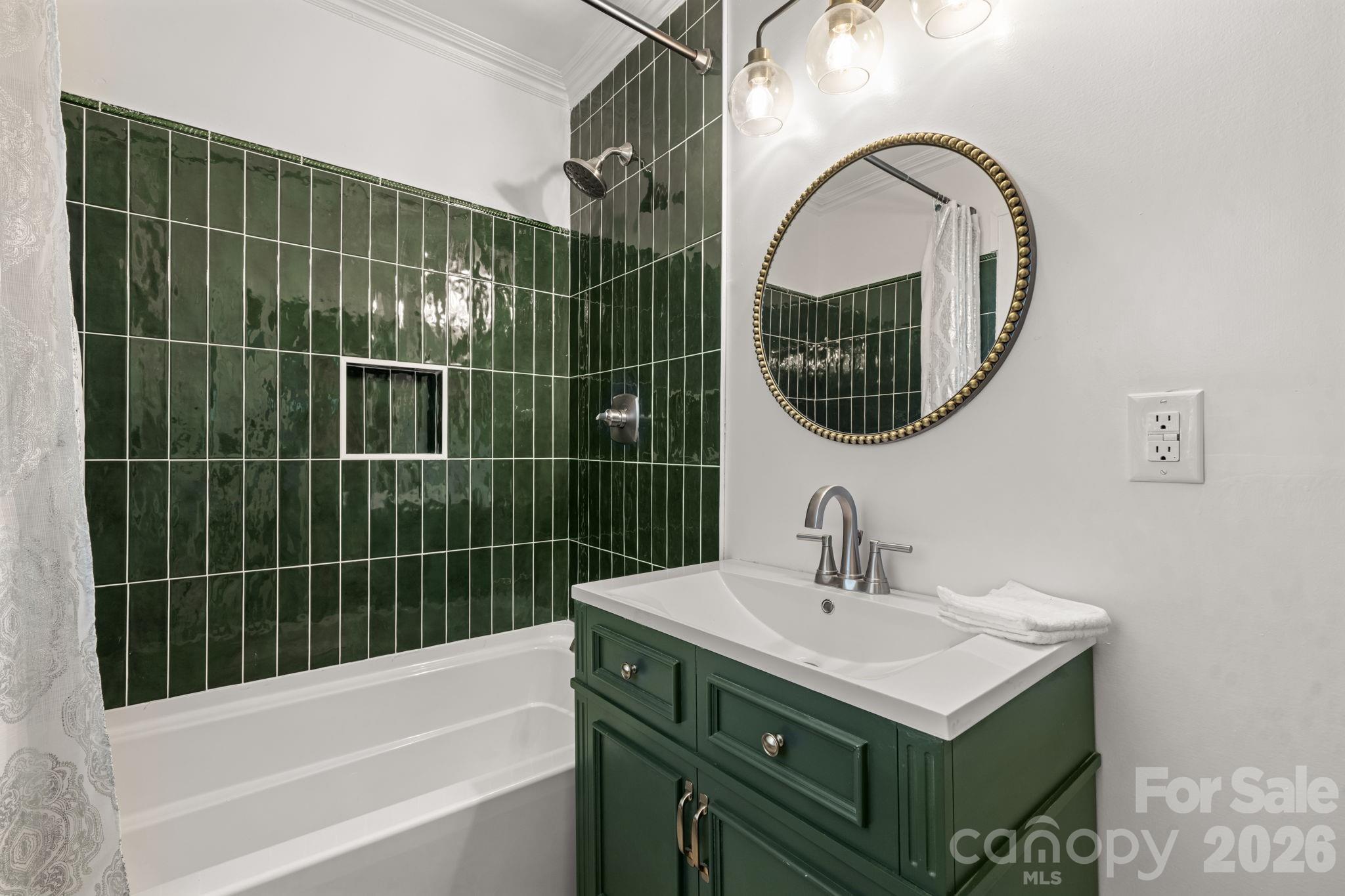 1407 Mimosa Lane NW — Lenoir