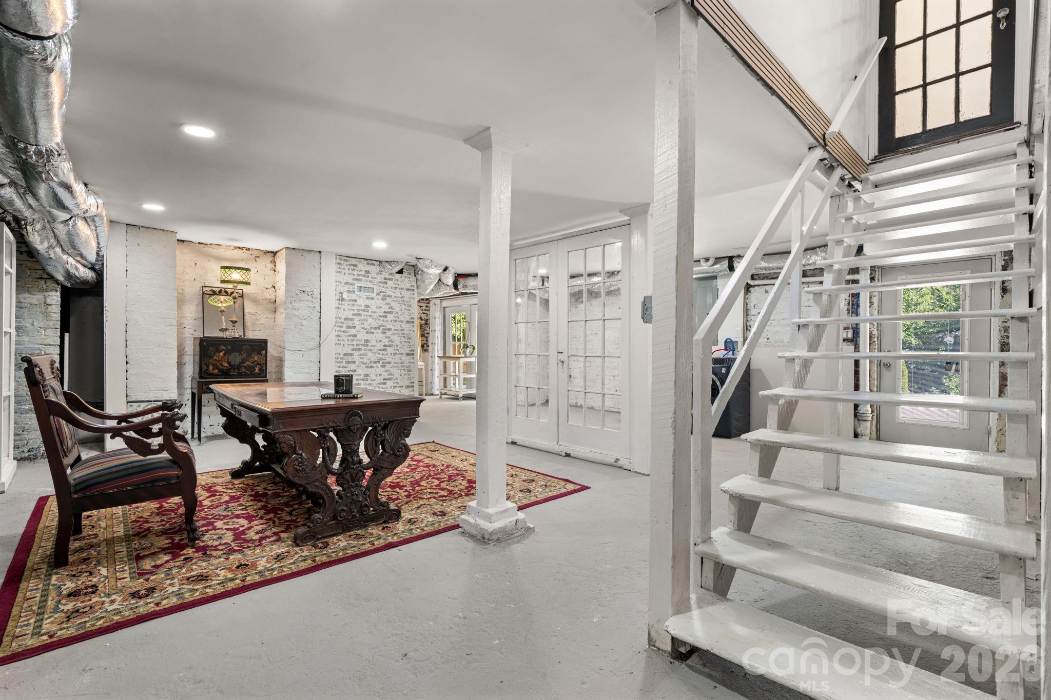 1407 Mimosa Lane NW — Lenoir