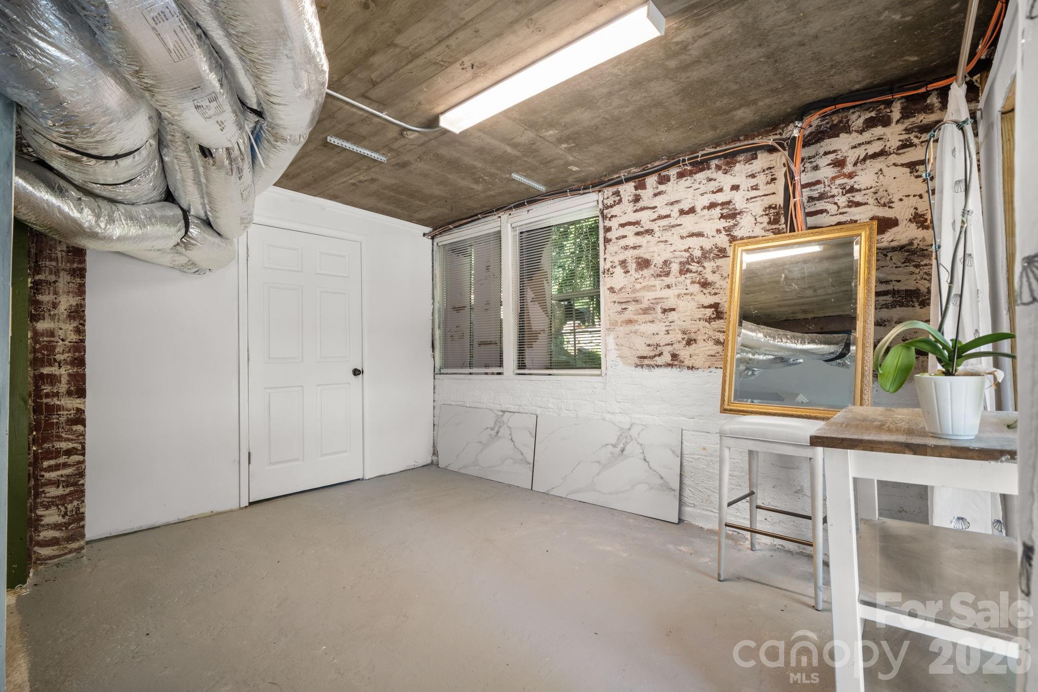 1407 Mimosa Lane NW — Lenoir