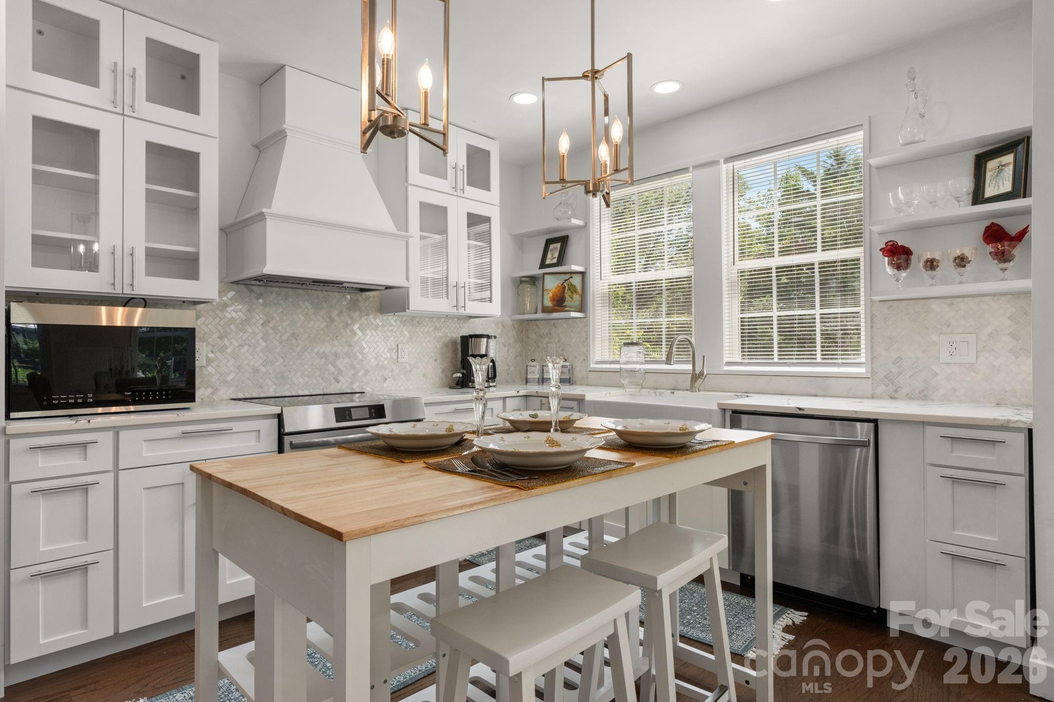 1407 Mimosa Lane NW — Lenoir