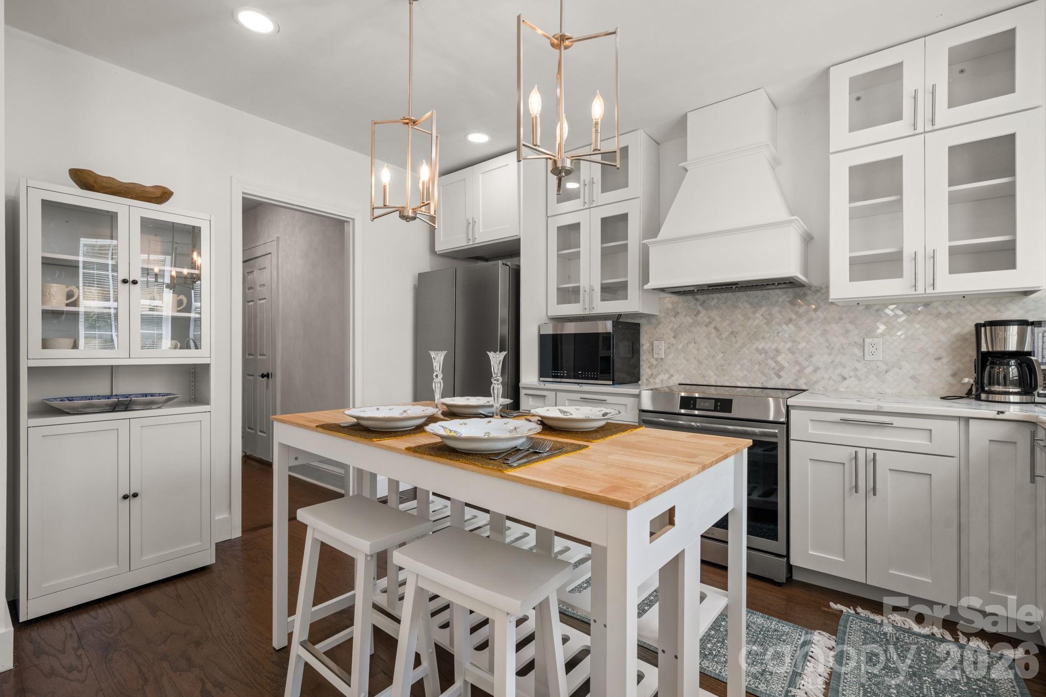 1407 Mimosa Lane NW — Lenoir