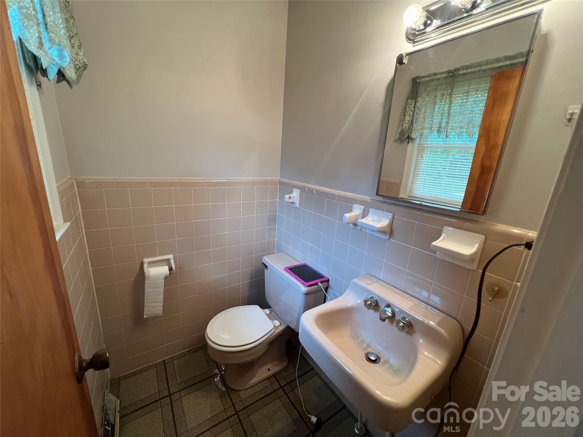 1210 Belwood Lawndale Road — Lawndale