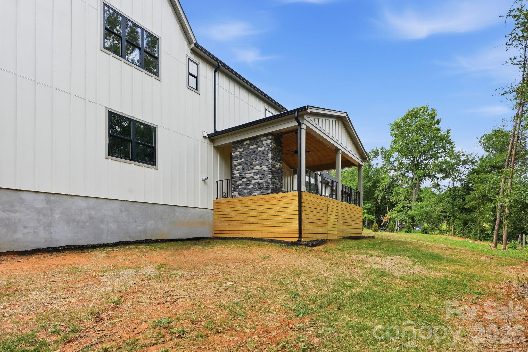 301 Spanish Oak Lane — Gastonia