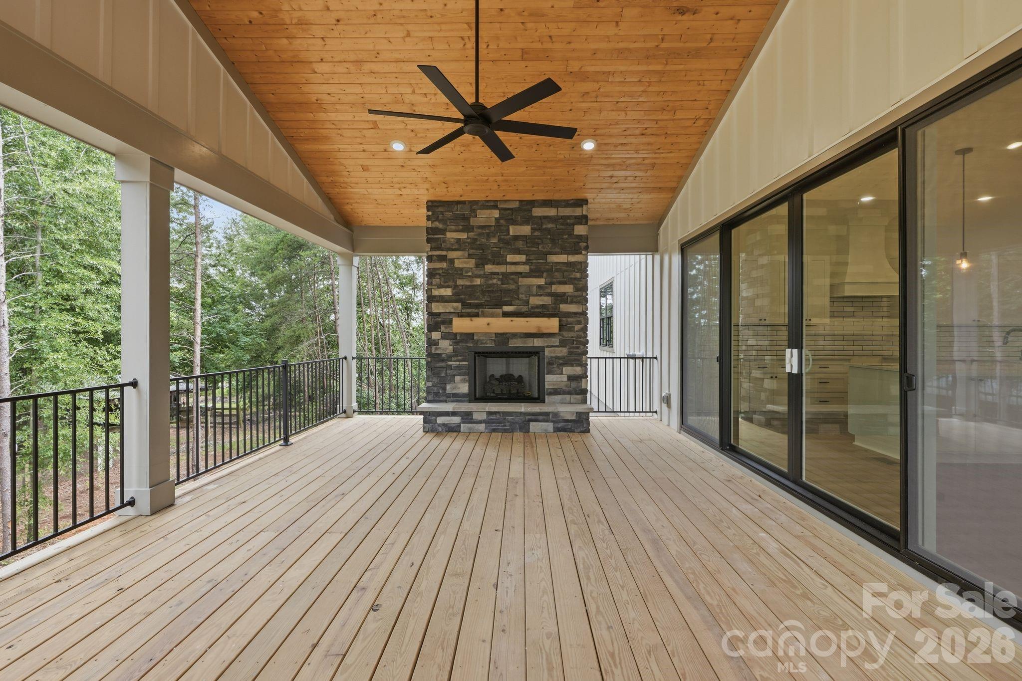 301 Spanish Oak Lane — Gastonia