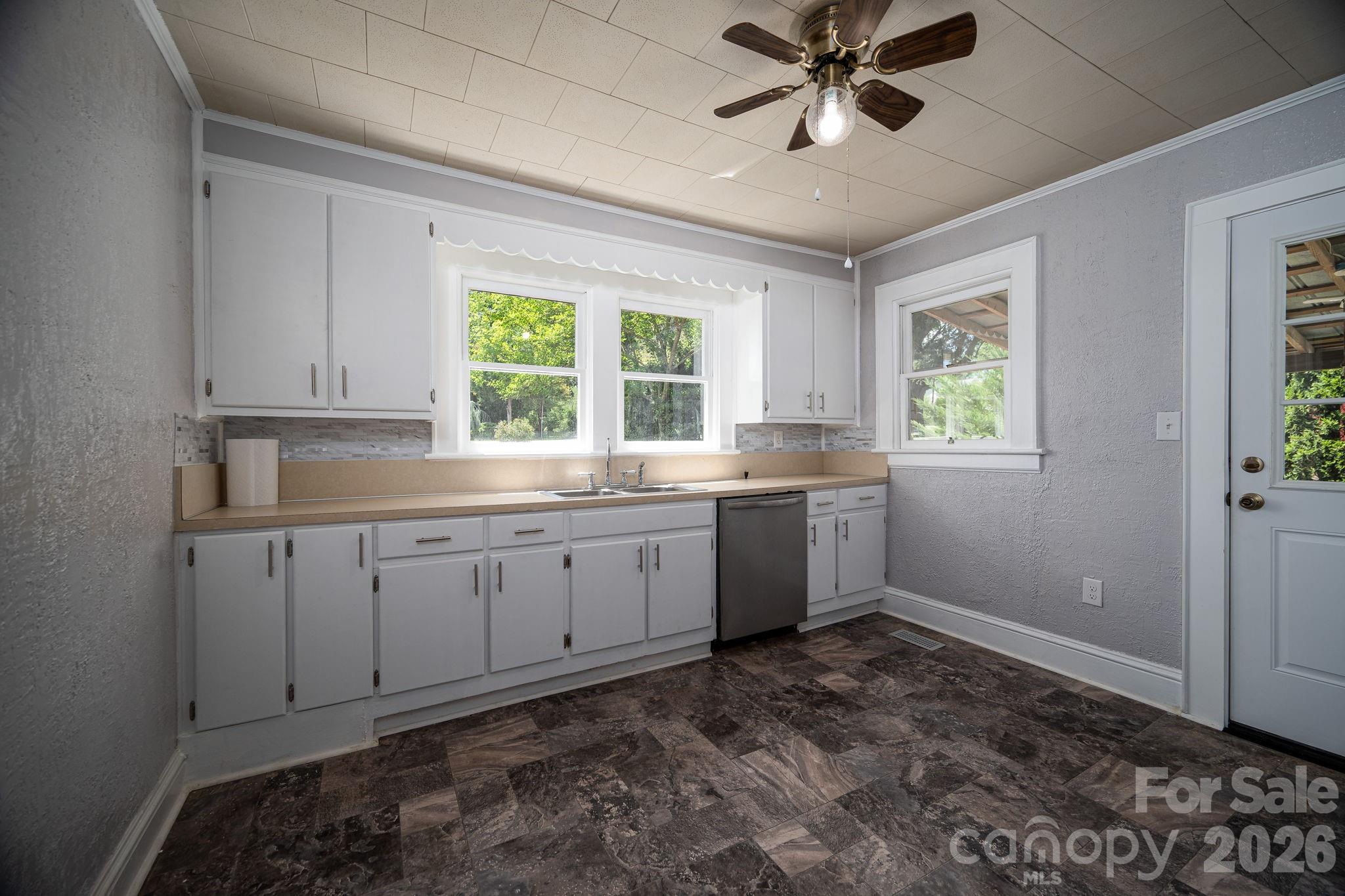 214 23rd Street NW — Hickory