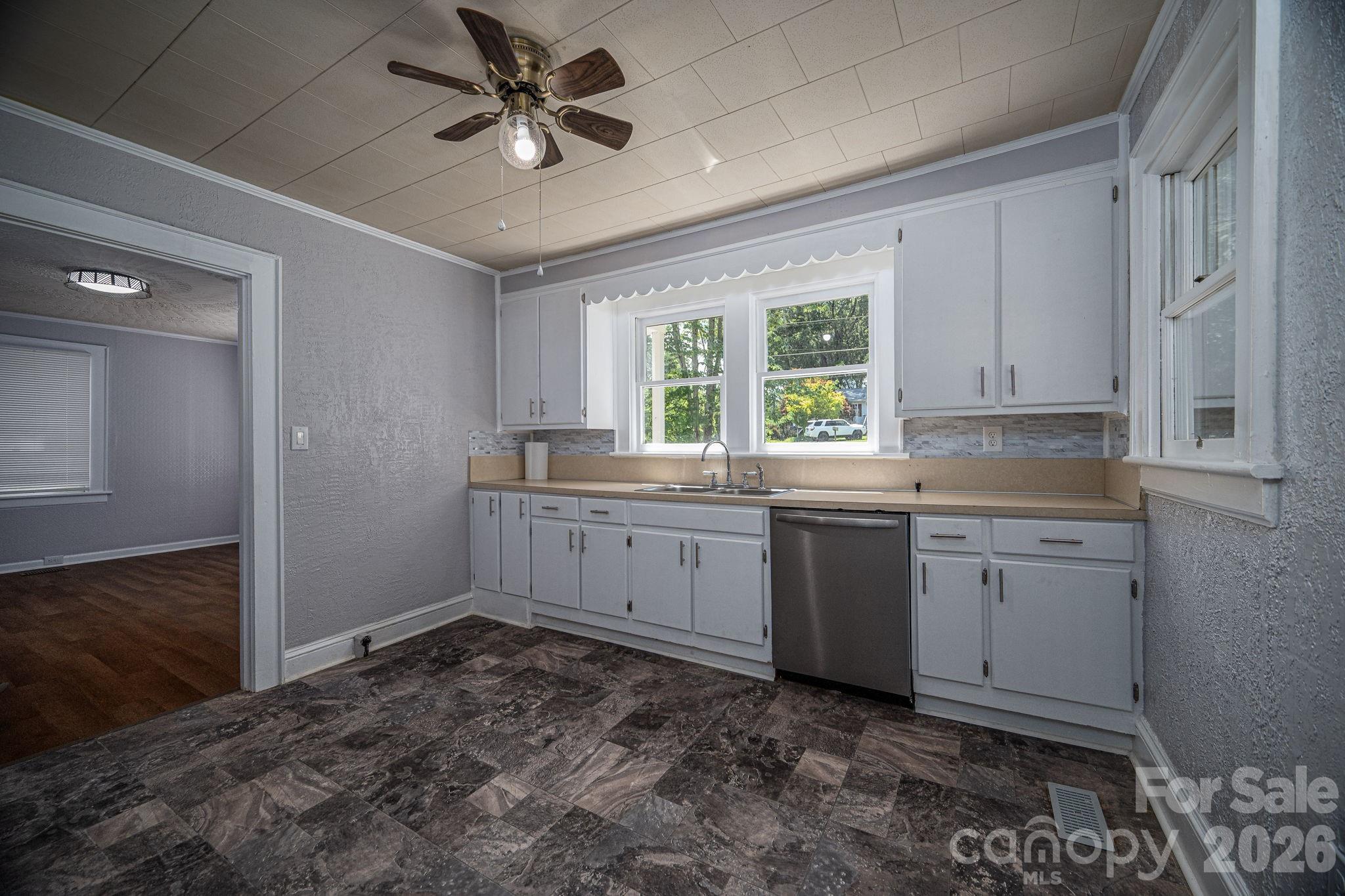 214 23rd Street NW — Hickory