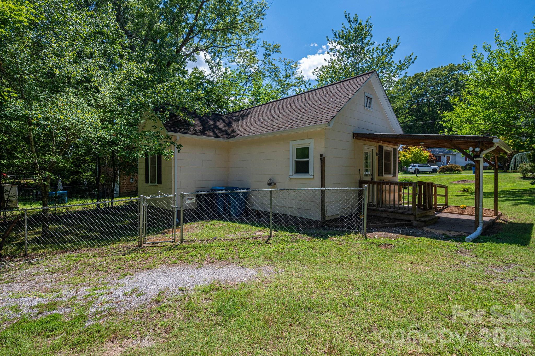 214 23rd Street NW — Hickory