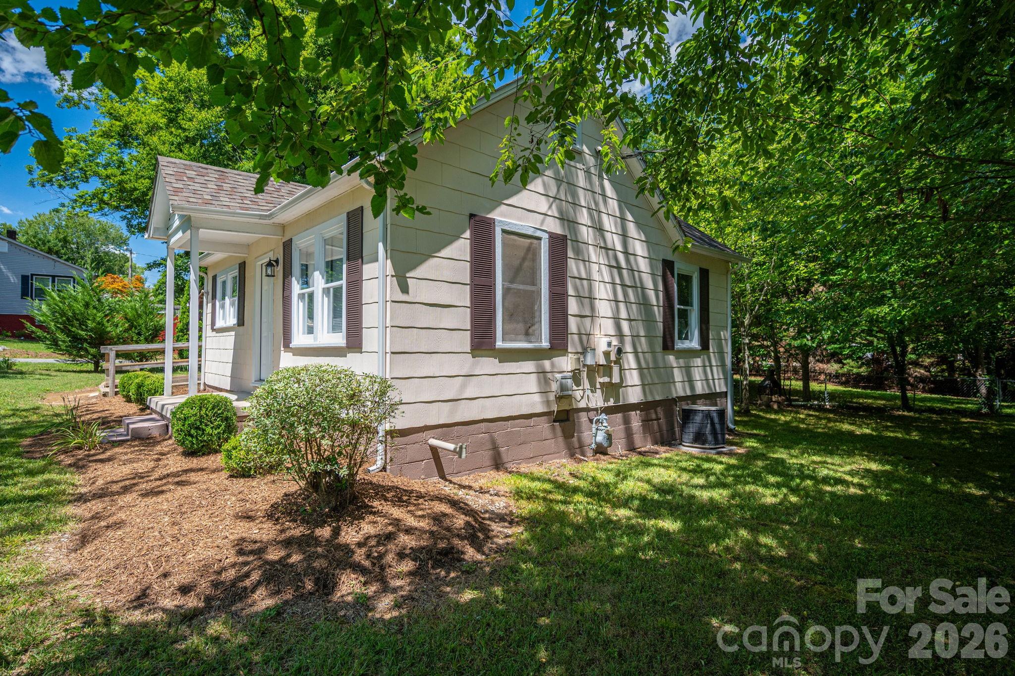 214 23rd Street NW — Hickory