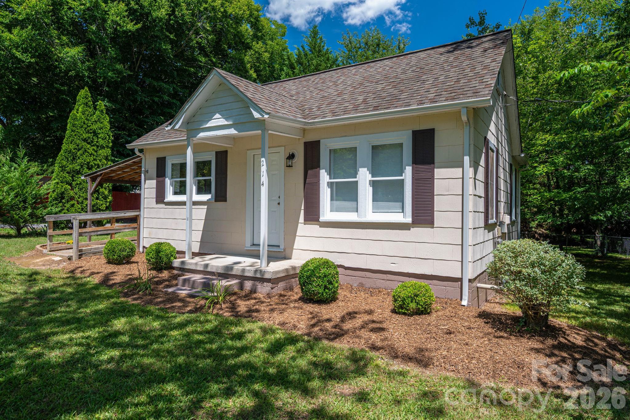 214 23rd Street NW — Hickory