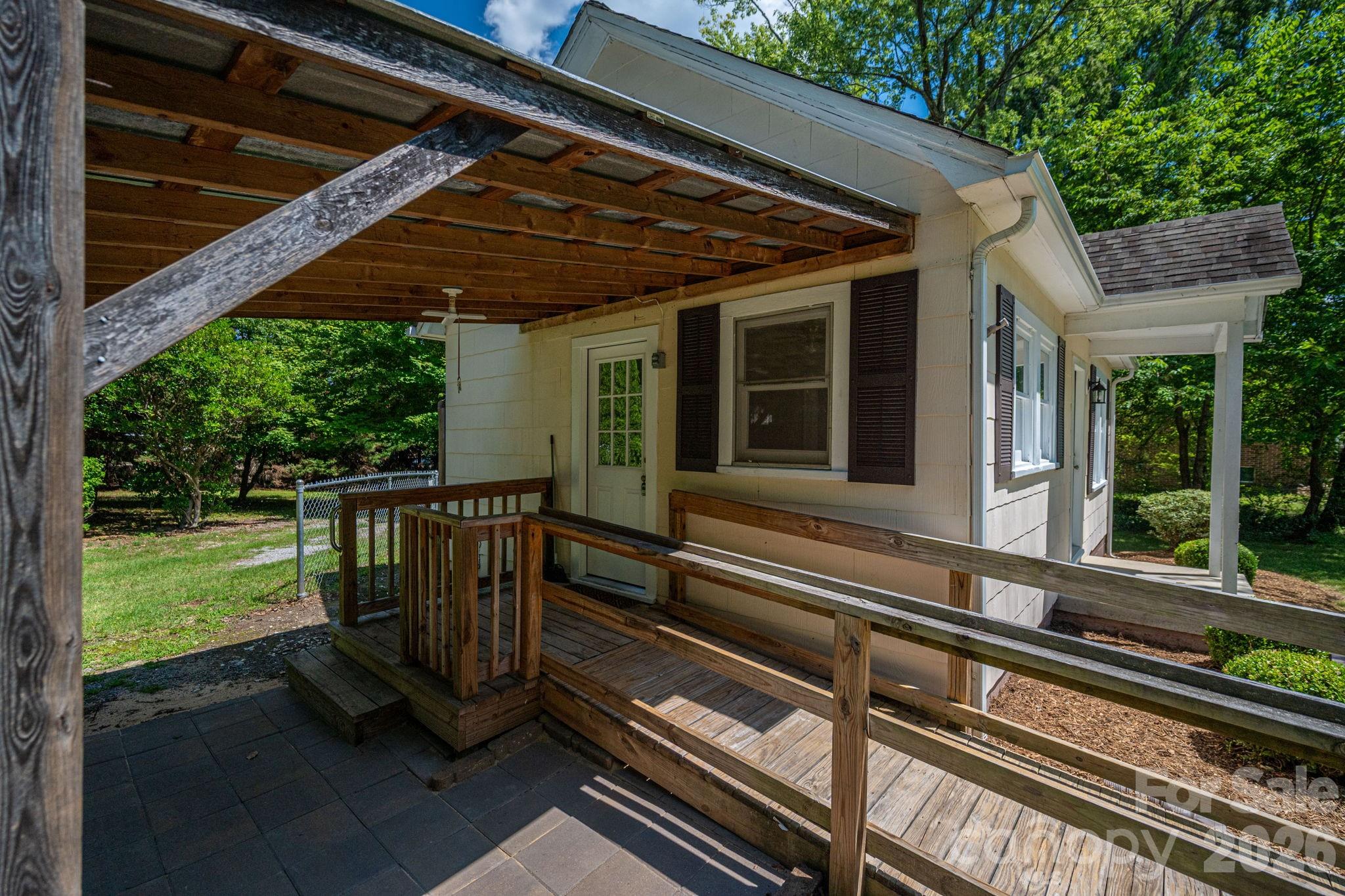 214 23rd Street NW — Hickory