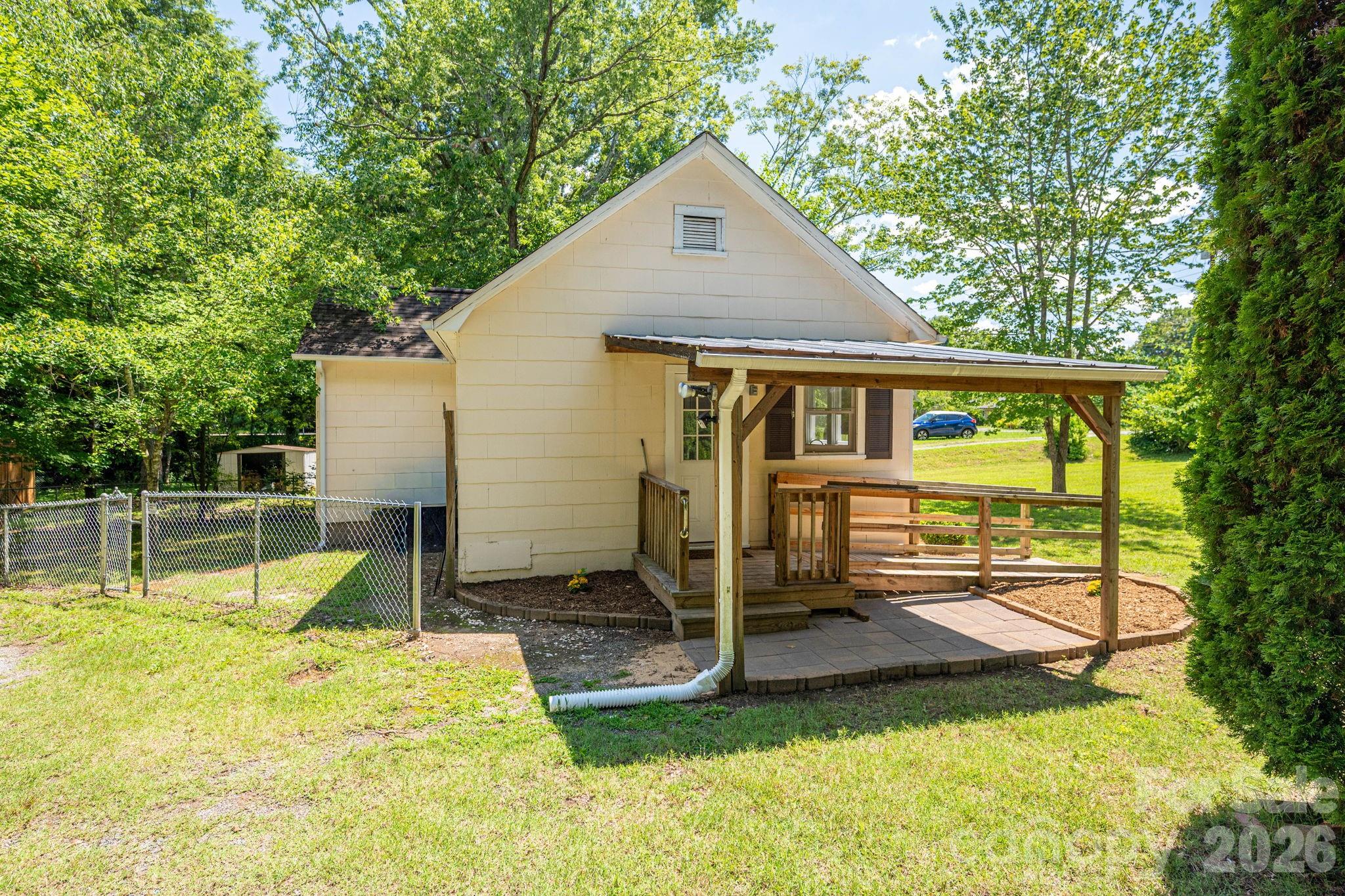 214 23rd Street NW — Hickory