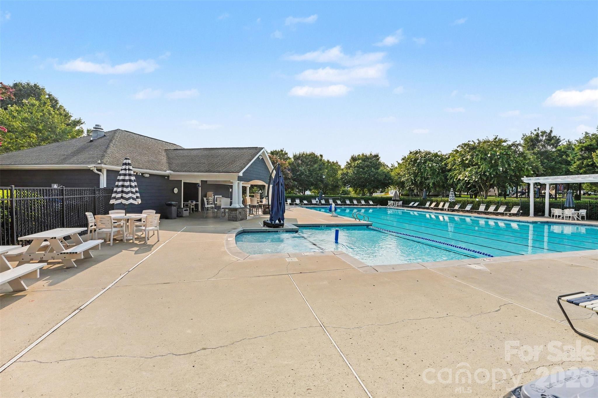 6715 Tanners Creek Drive — Huntersville