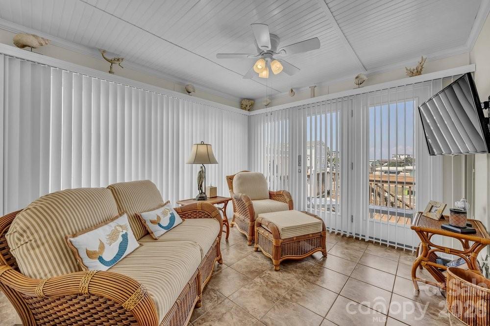 203 Norton Street — Oak Island