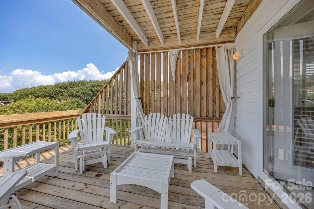 203 Norton Street — Oak Island