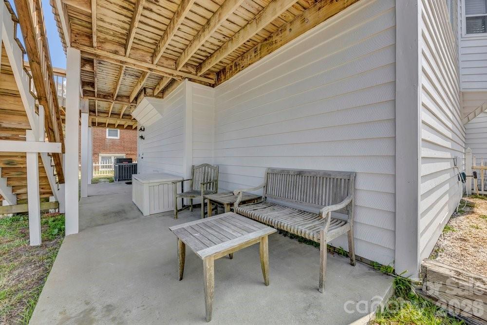 203 Norton Street — Oak Island