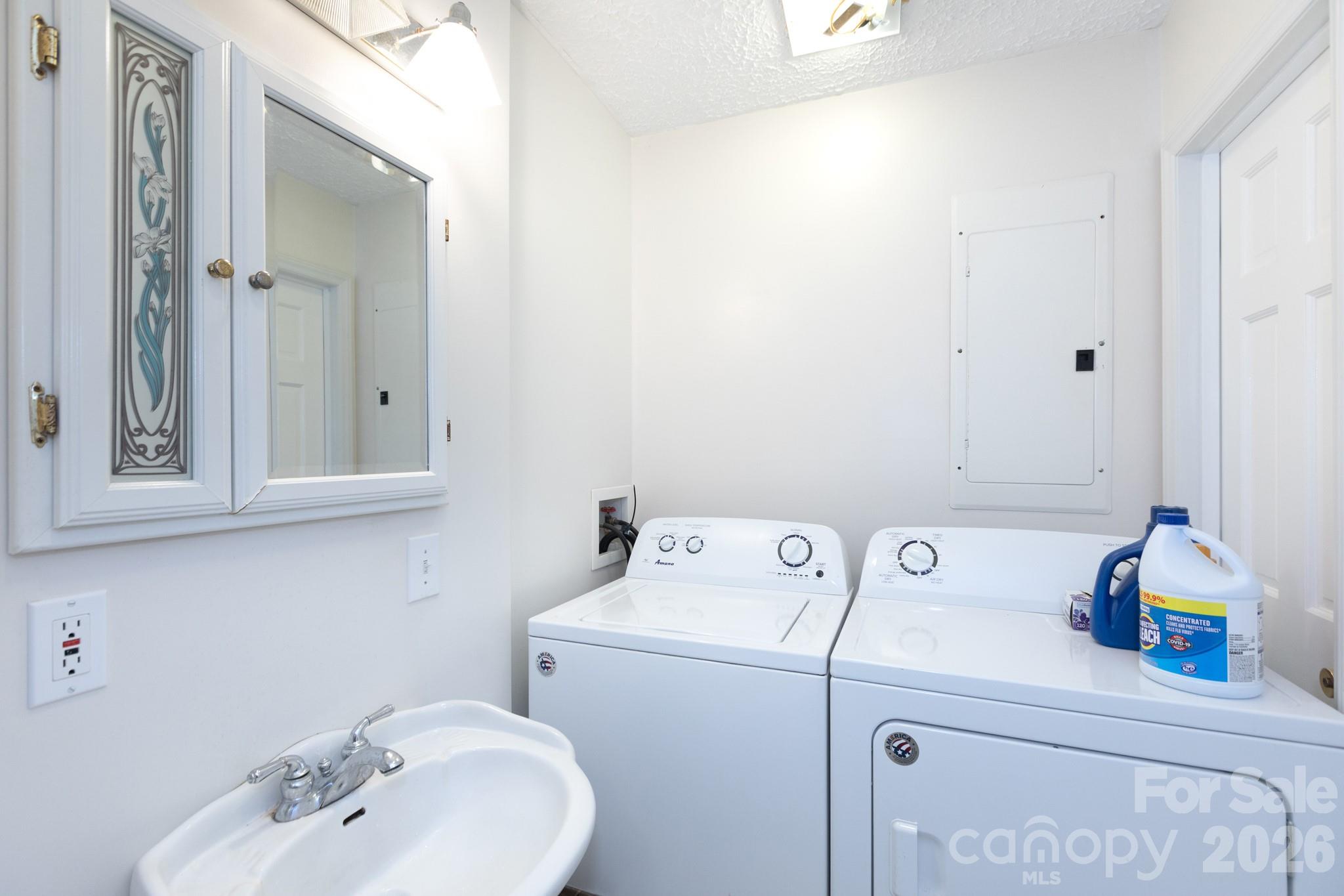 15224 Thomas Road — Charlotte