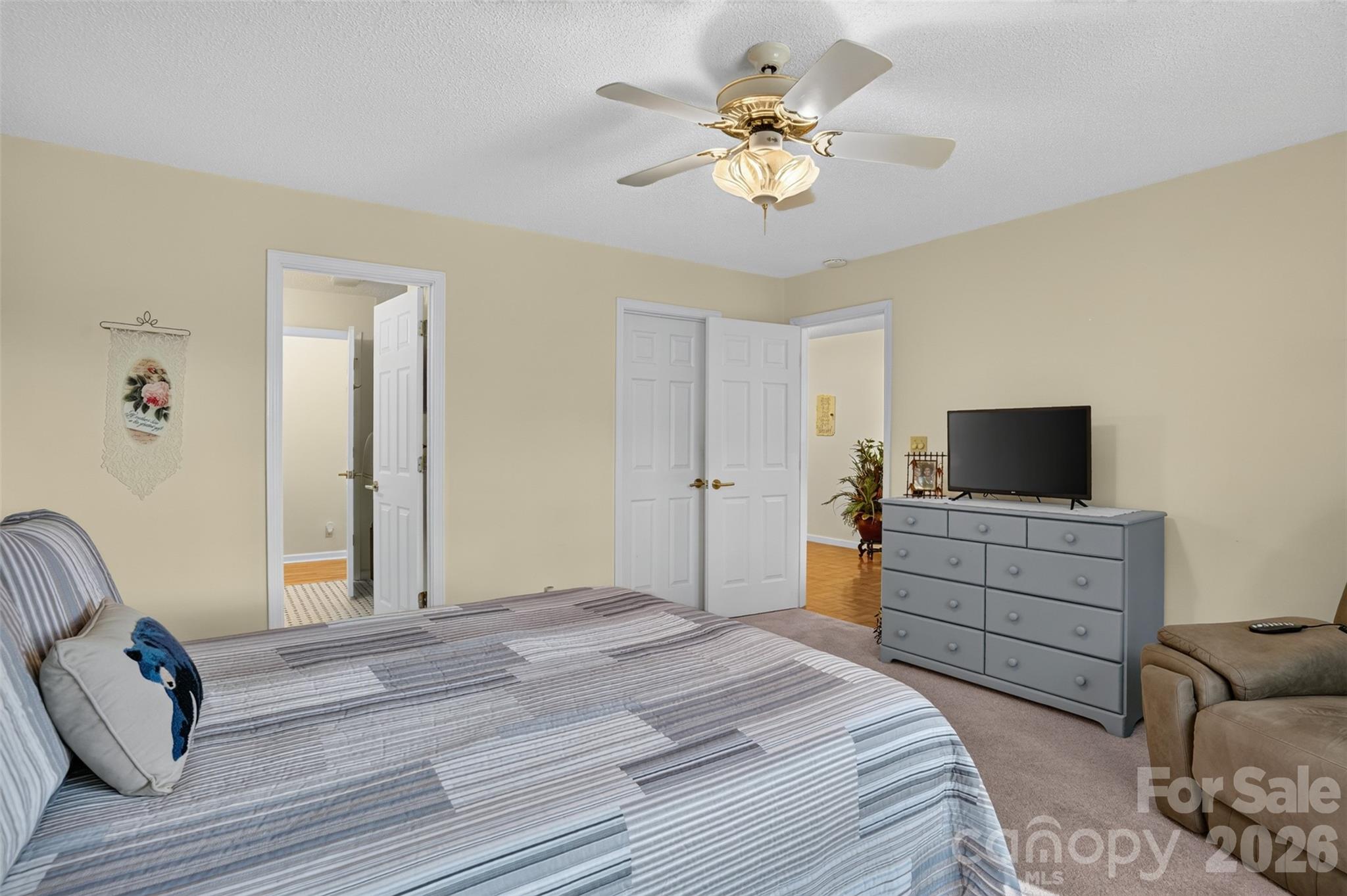 227 Sean Way — Hendersonville