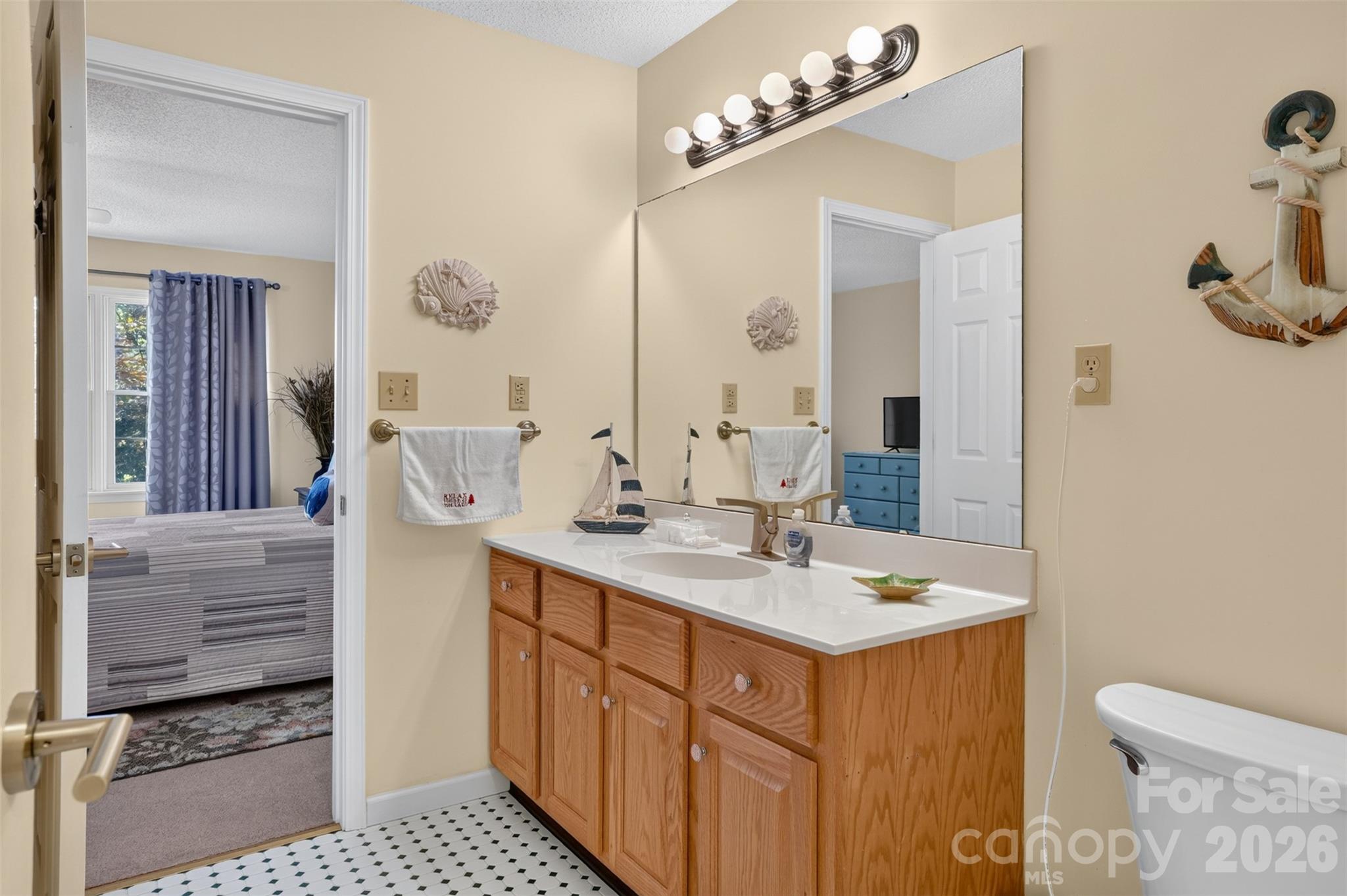 227 Sean Way — Hendersonville