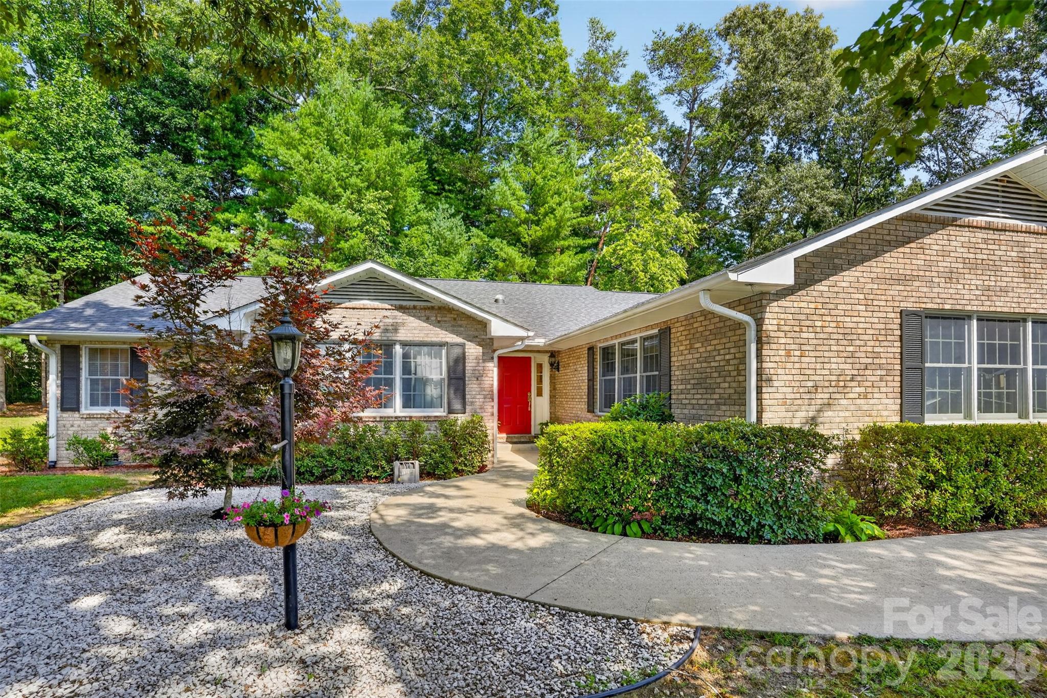 227 Sean Way — Hendersonville